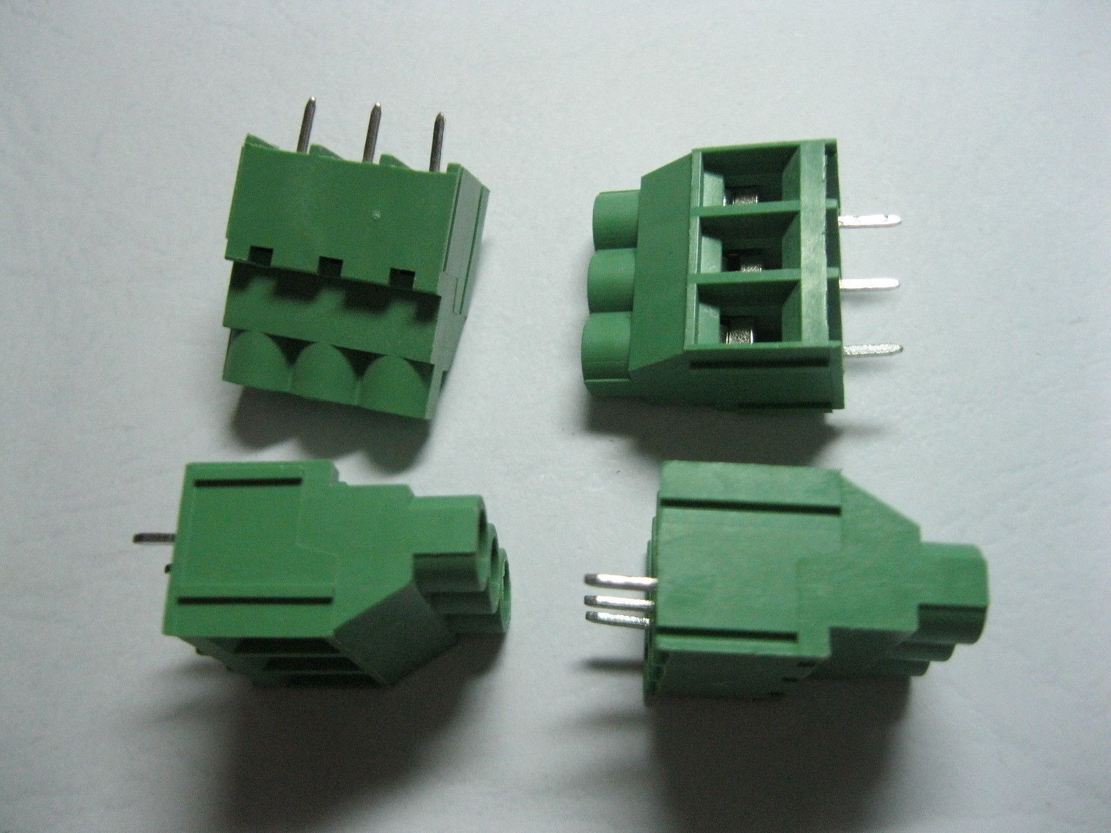 100 pcs Screw Terminal Block Connector 3 pin 6.35mm Green Wire Cage Type DC635