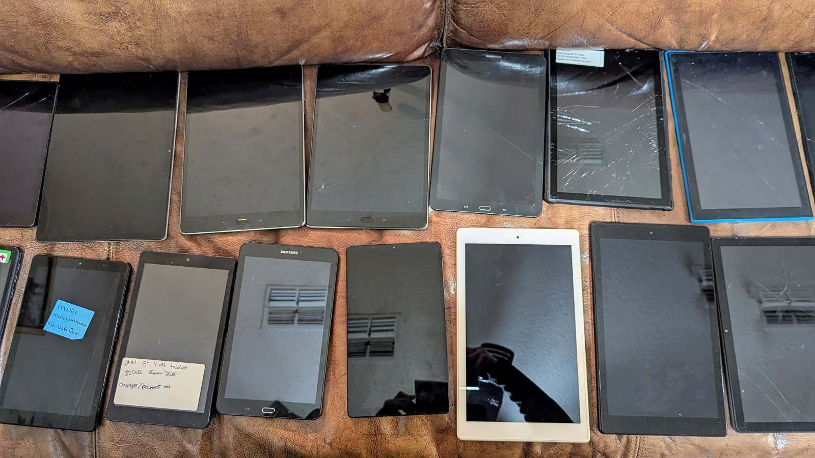 lot of 22 USED & PARTS ONLY mixed tablets Samsung Amazon Asus Onn & More