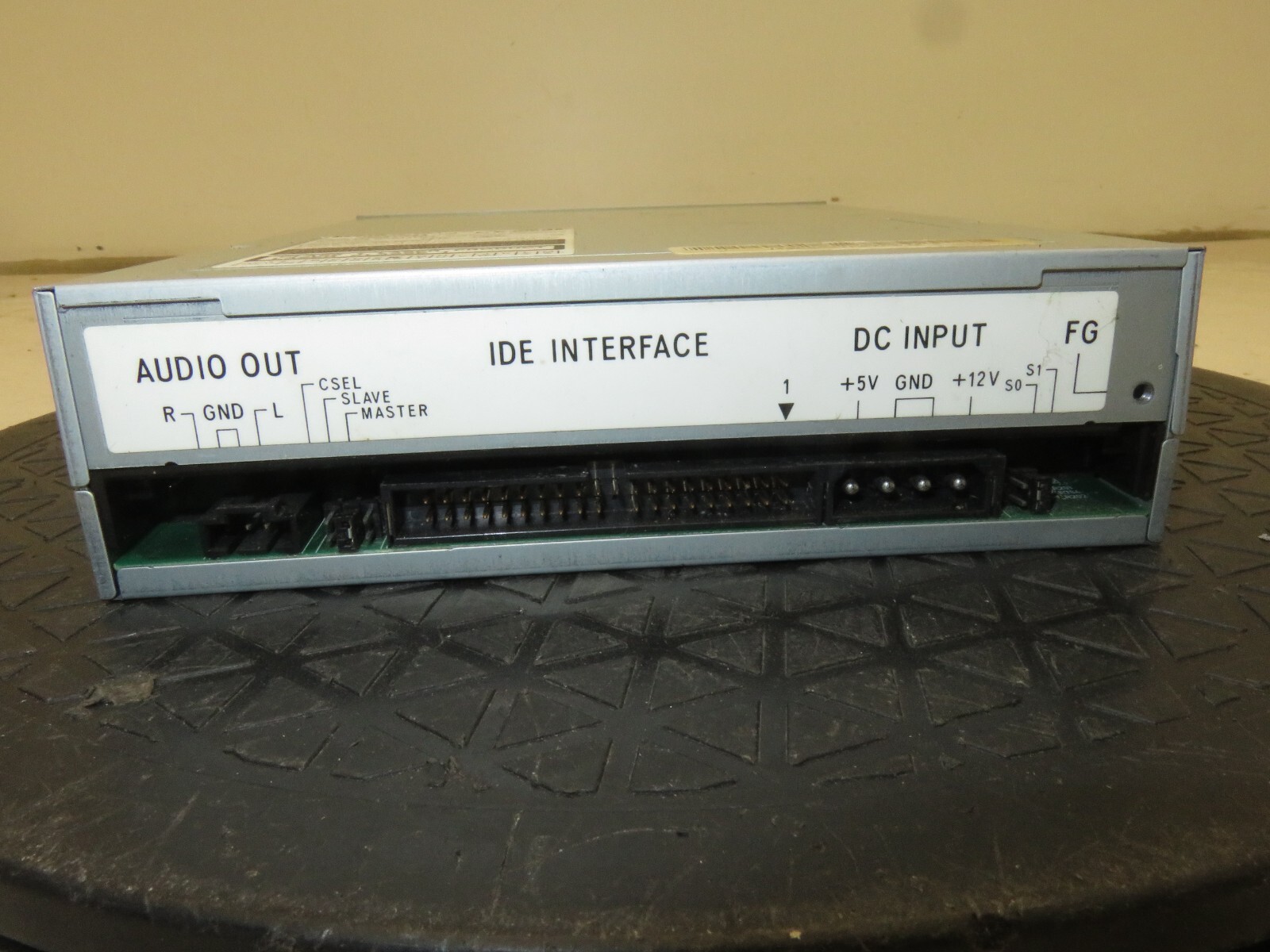 Lot of 4 Beige IDE CD-Rom Drives – Mitsumi, Teac, Pioneer – Parts/Repair