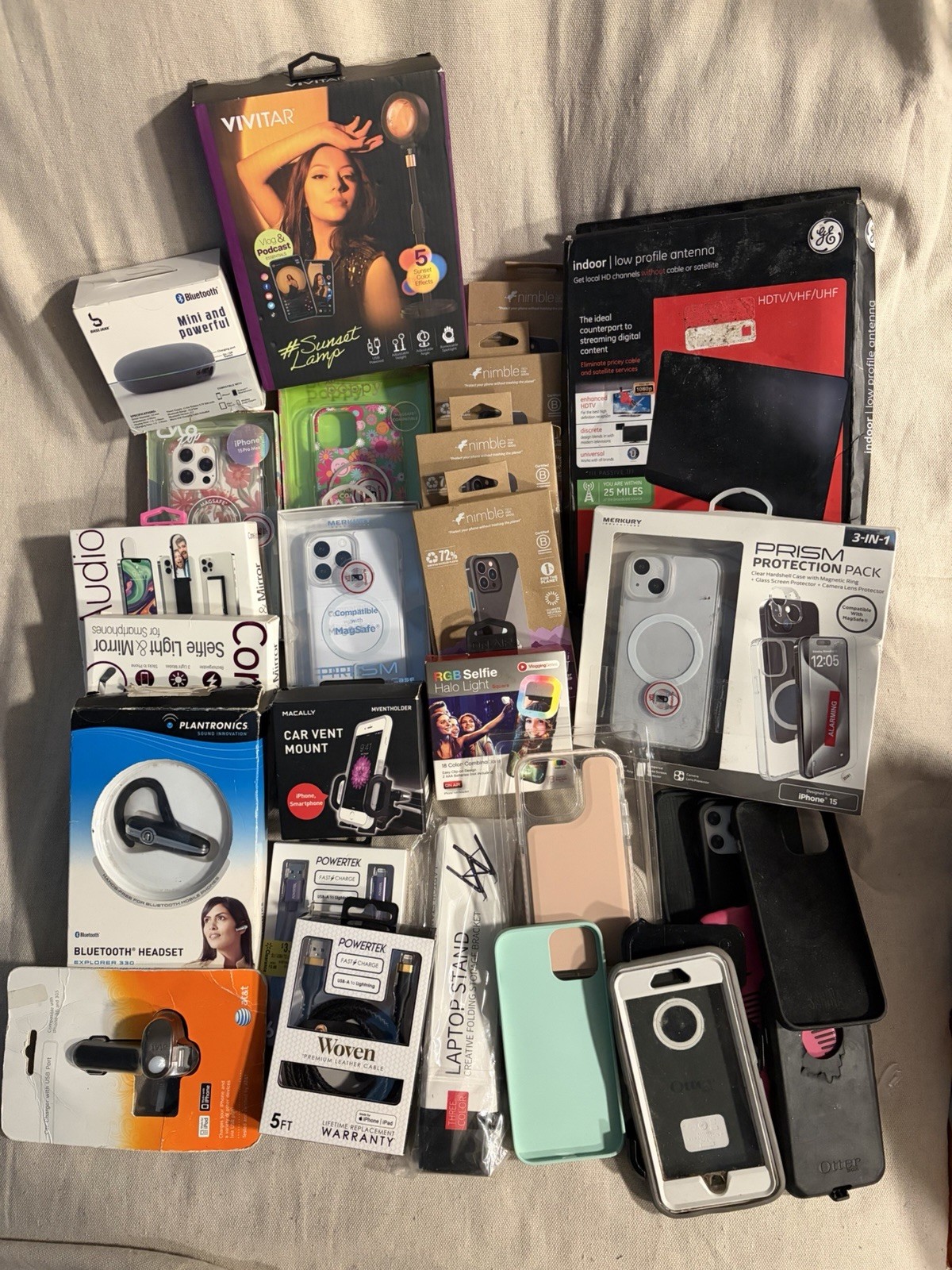 Vivitar/GE/Nimble/OtterBox/Plantronics Mixed Lot Bluetooth iPhone 15