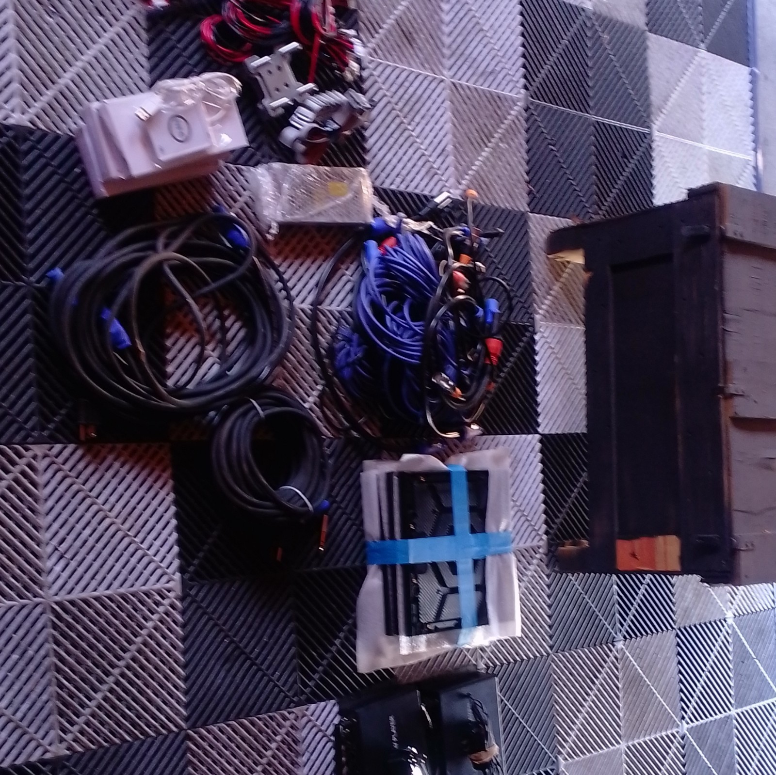 NFC Dual-Mode LF Consumer Electronics Mixed Lot w/ NFC Reader, Cables