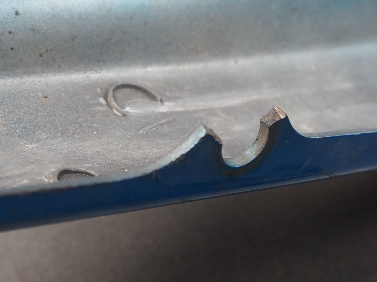 SUZUKI DR800 1992 47211-31D00 SIDE COVER LH 12942
