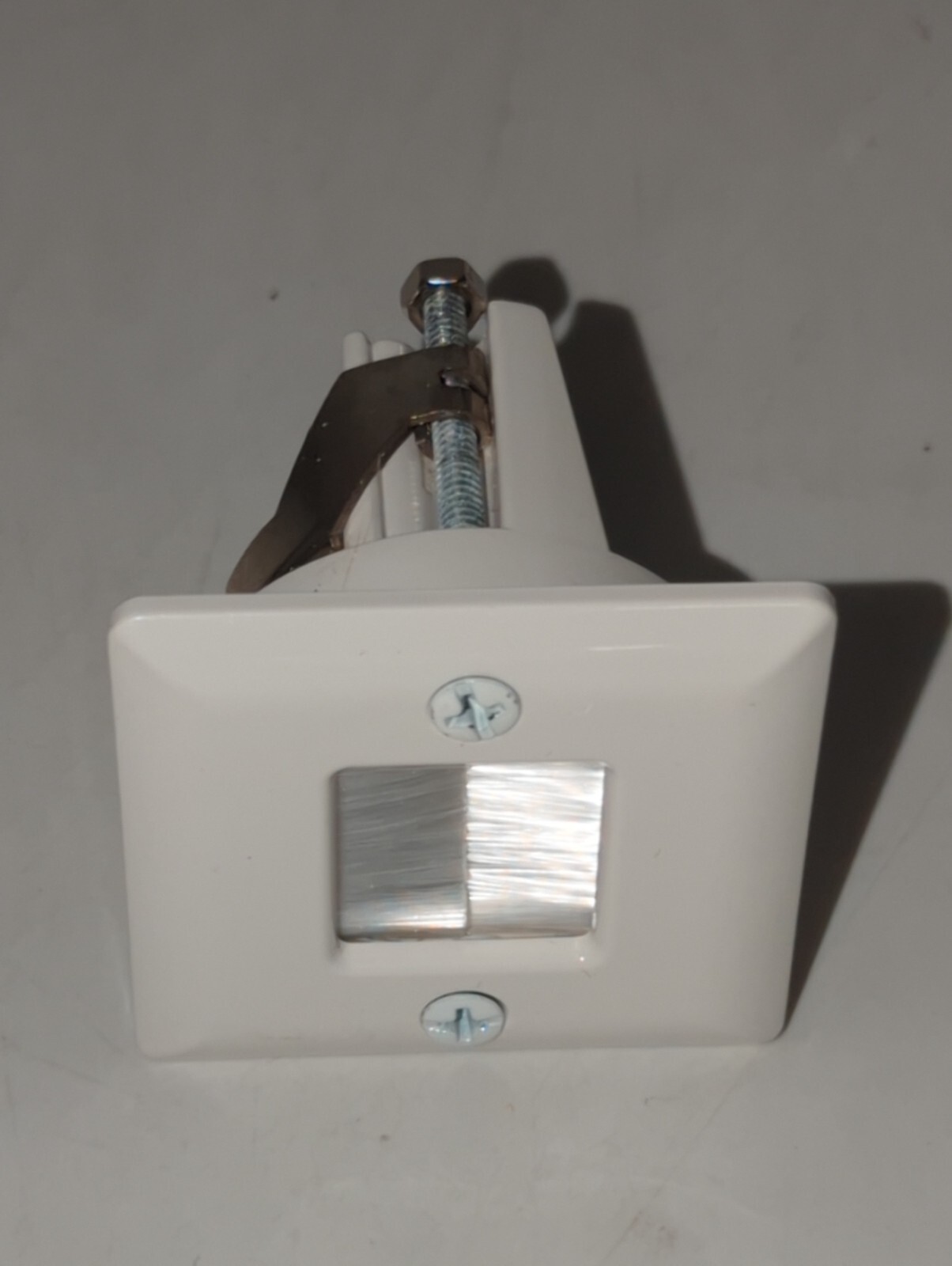DATA COMM Hole Saw Brush Wall Plate 2×2 in Wall Cable White