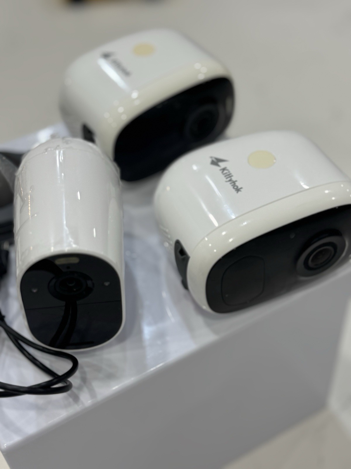 Lot Of Security Cameras Devices Arlo Essential Spotlight, Kittyhok SC4 Pro