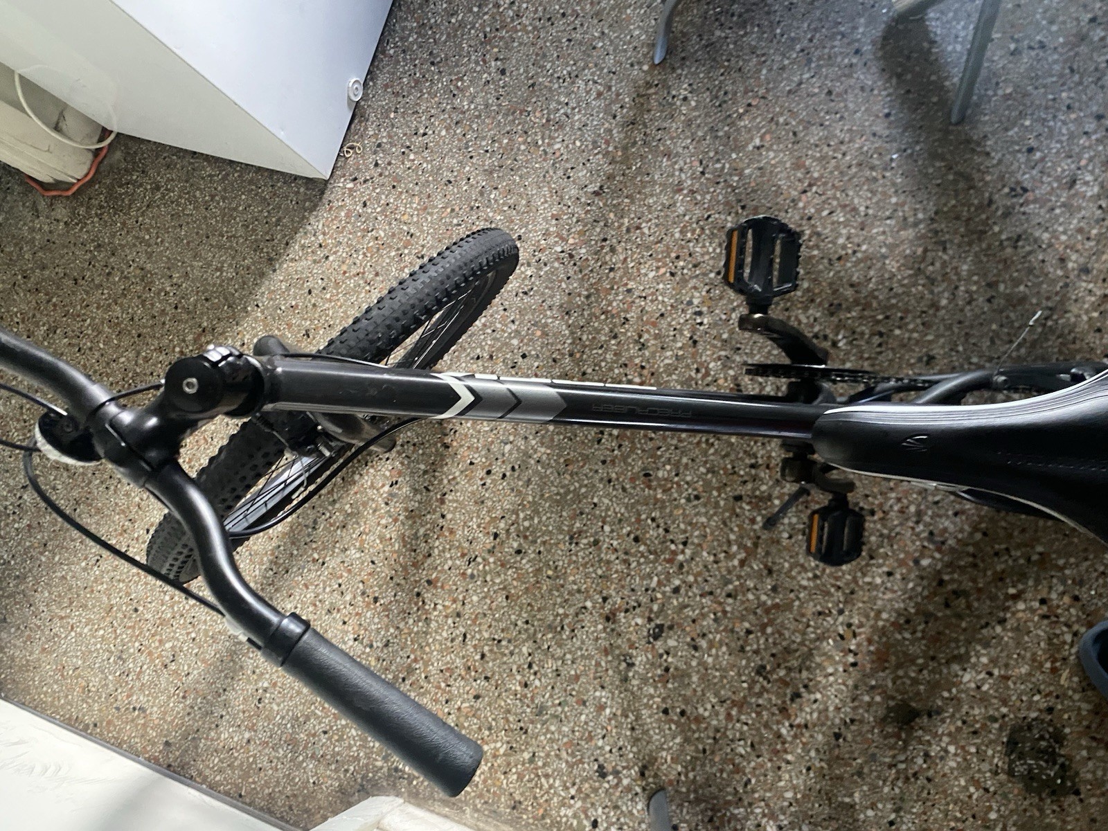 HP Mixed Lot: Laptop, Electronics, Headphones, Chargers, Bag, Trek Bicycle