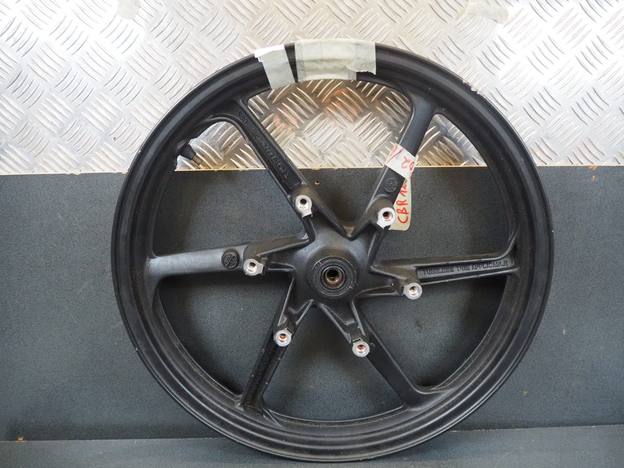 Front wheel HONDA CBR125 04-07 44650-KPP-860ZA 17956