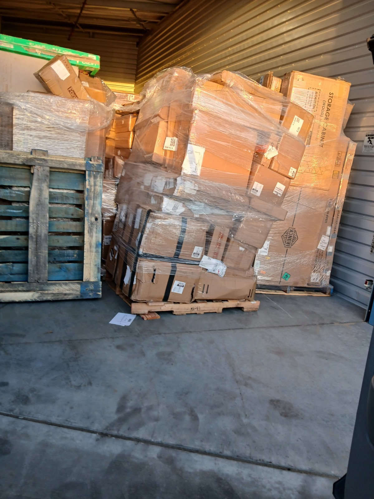 mixed liquidation pallets exercise equipment bedframe