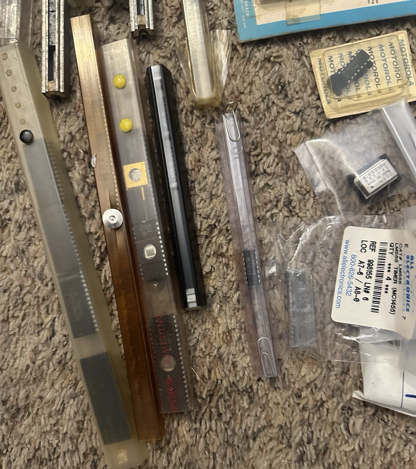 Motorola TI RCA Sony National Semi Electronic Components Mixed Lot MC33030P NOS