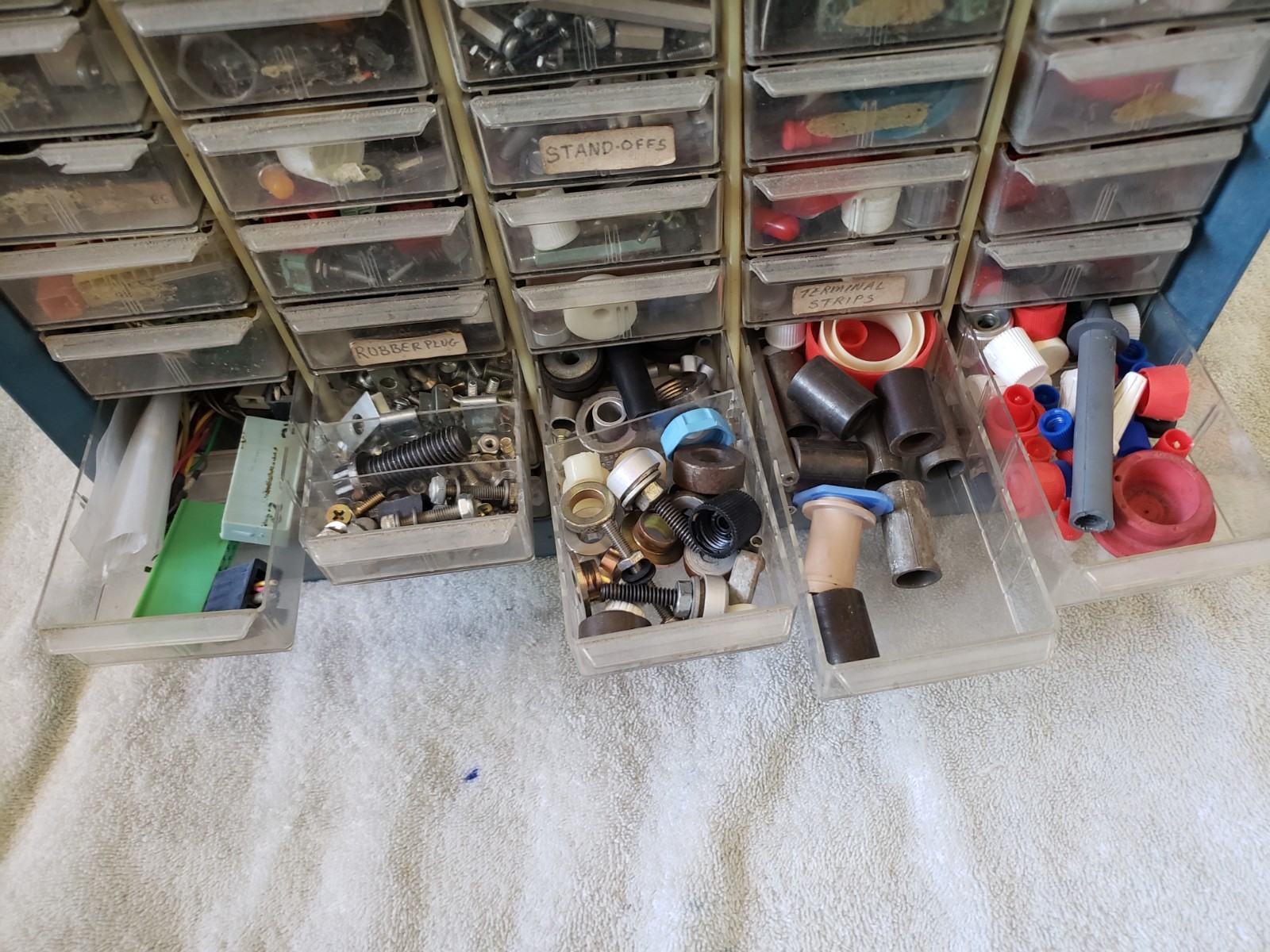 ELECTRONICS BUSINESS MAN TOOL BOX FULL OF ELECTRONICS 10 ROLLS/50 DRAWS FULL