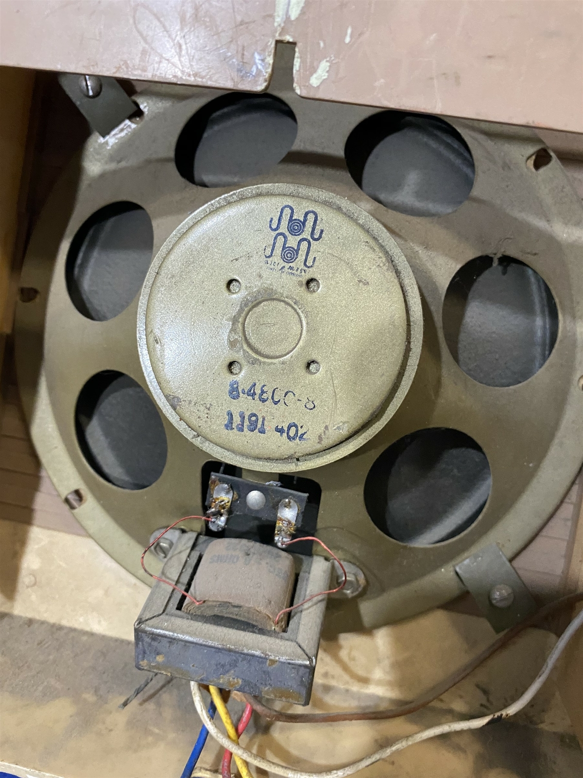 Lot of 2 4J Four Jay 8″ Speakers in Cabinets PA System 8-316-8W and 8-480O-8