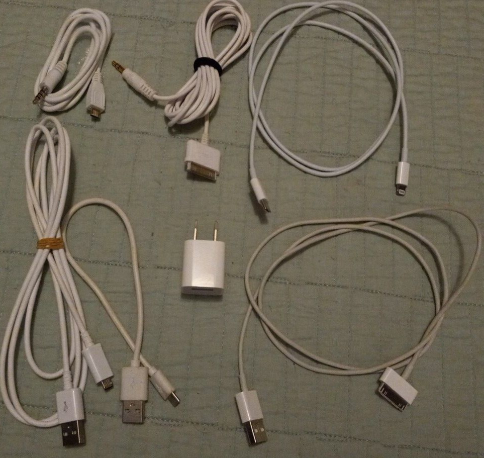 Lot Of 7 Mixed Assorted Apple Product Cords And Connectors USB Lightning Aux etc