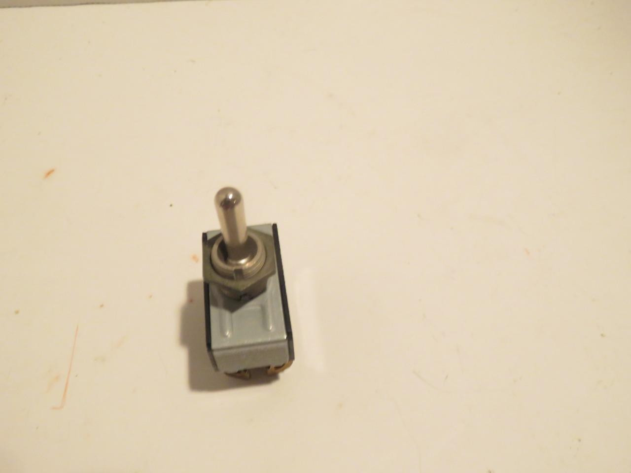TOGGLE SWITCH- SINGLE THROW – ON SALE- SR109