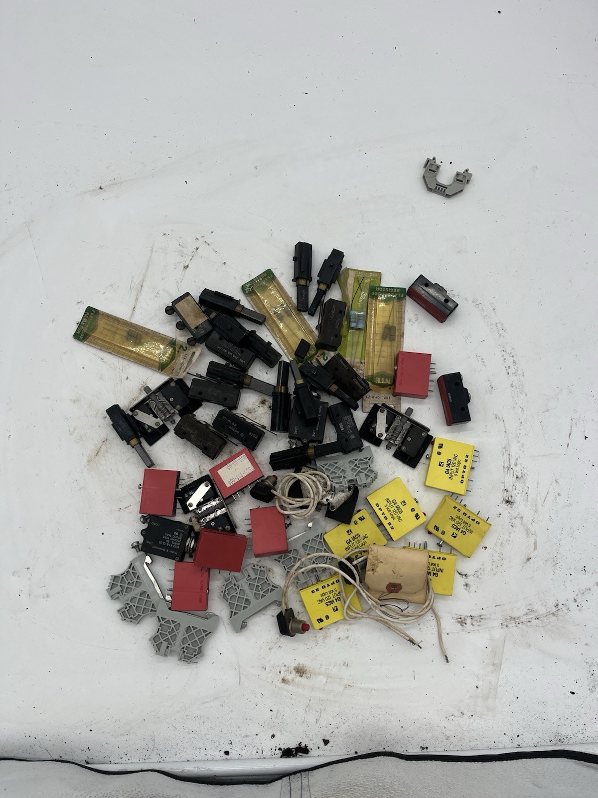 Misc Electronics (UNTESTED) INCLUDES micro bz-r814,micro ba-2r-p4, opto 22 odc5