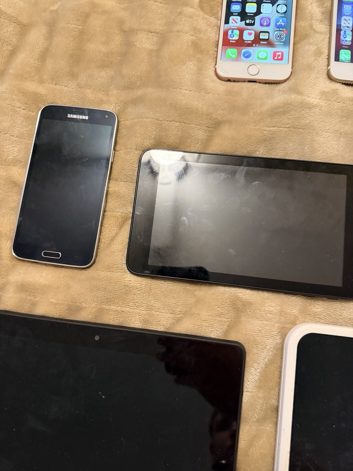 Lot Of 25x Phones and Tablets (Apple, Samsung, Amazon, etc.) 🔥🔥