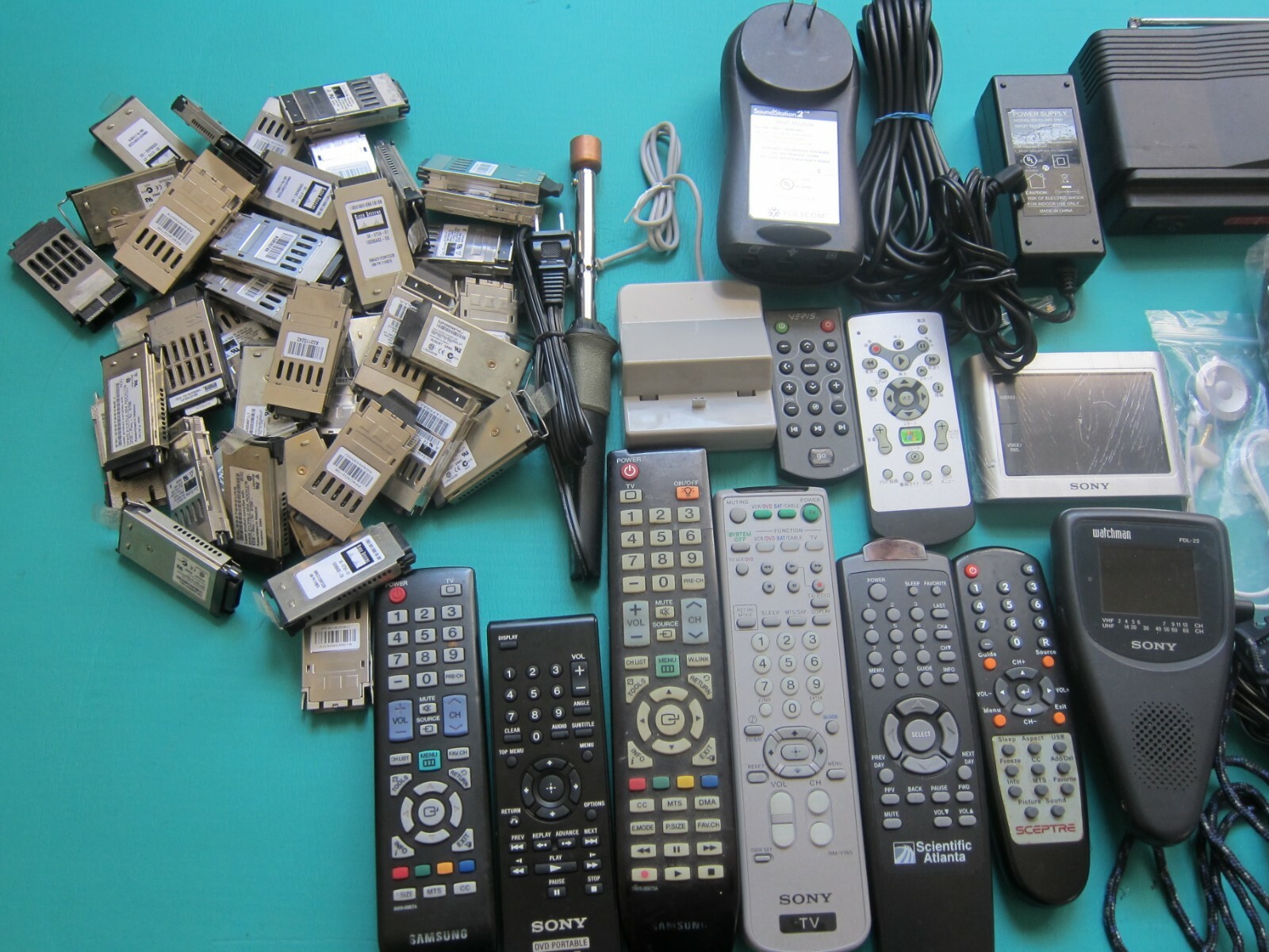 Mixed Lot of Electronics remote controls, mouse, Cisco Etheret Modules, etc, Z
