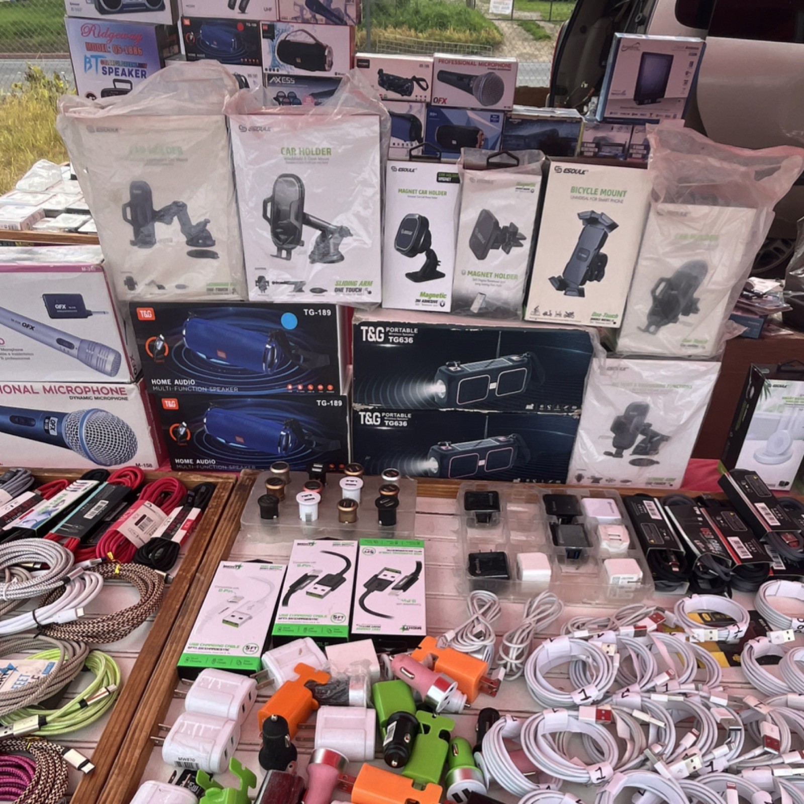 QFX T&G Might+ Soulteck Mixed Lot Microphones Speakers Car Holders Cables