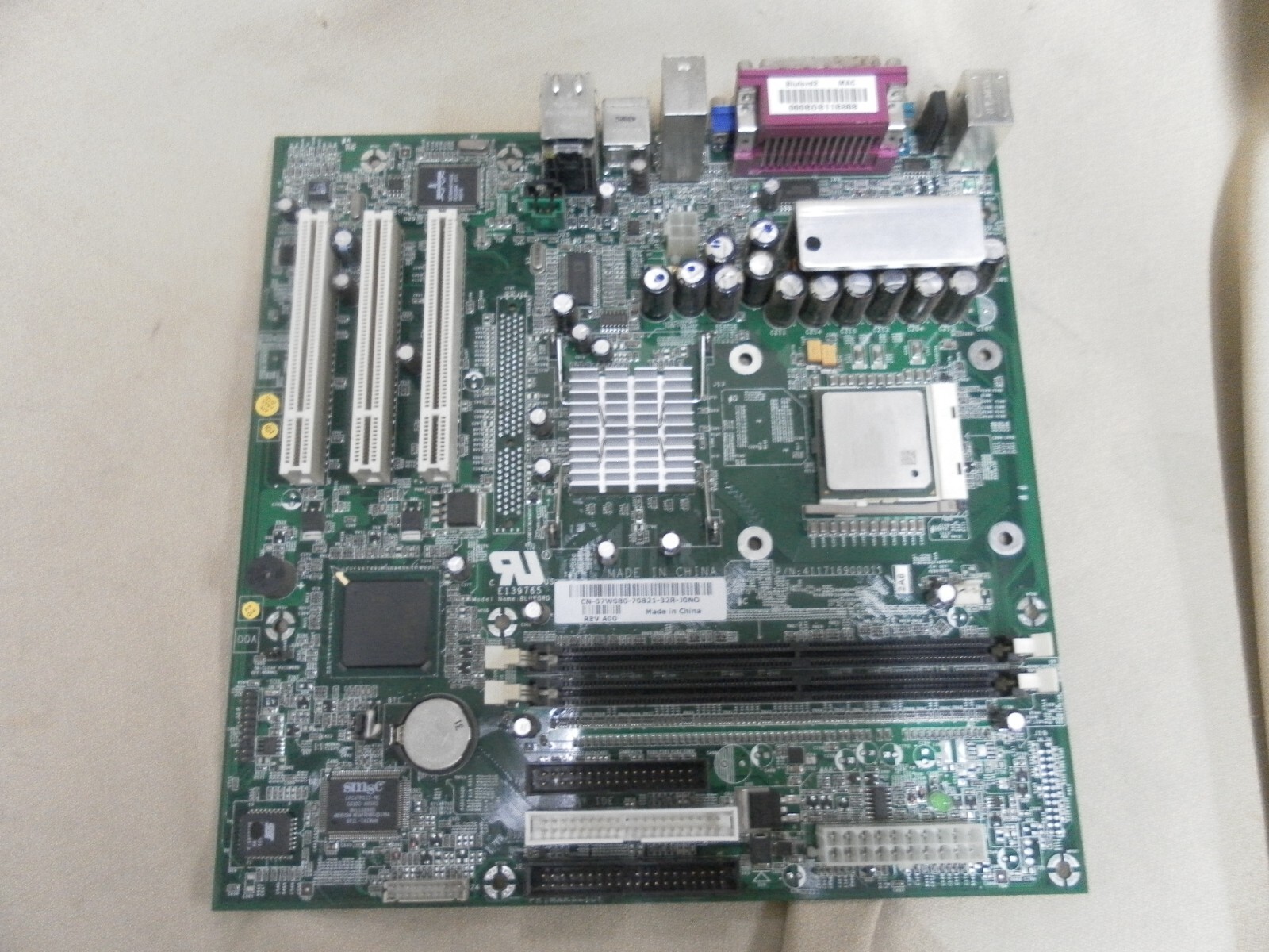 Dell Motherboard Bluford E139765 411716900011 CN-07W080 + Pentium 4 2GHz CPU