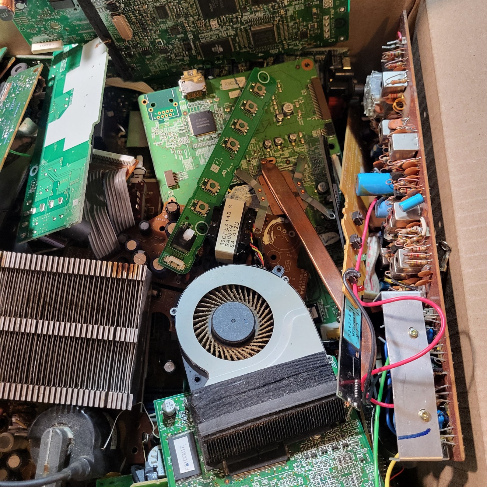 Mixed Lot Circuit Boards Parts Scrap Use Gold Silver Copper Aluminum 8 Lbs