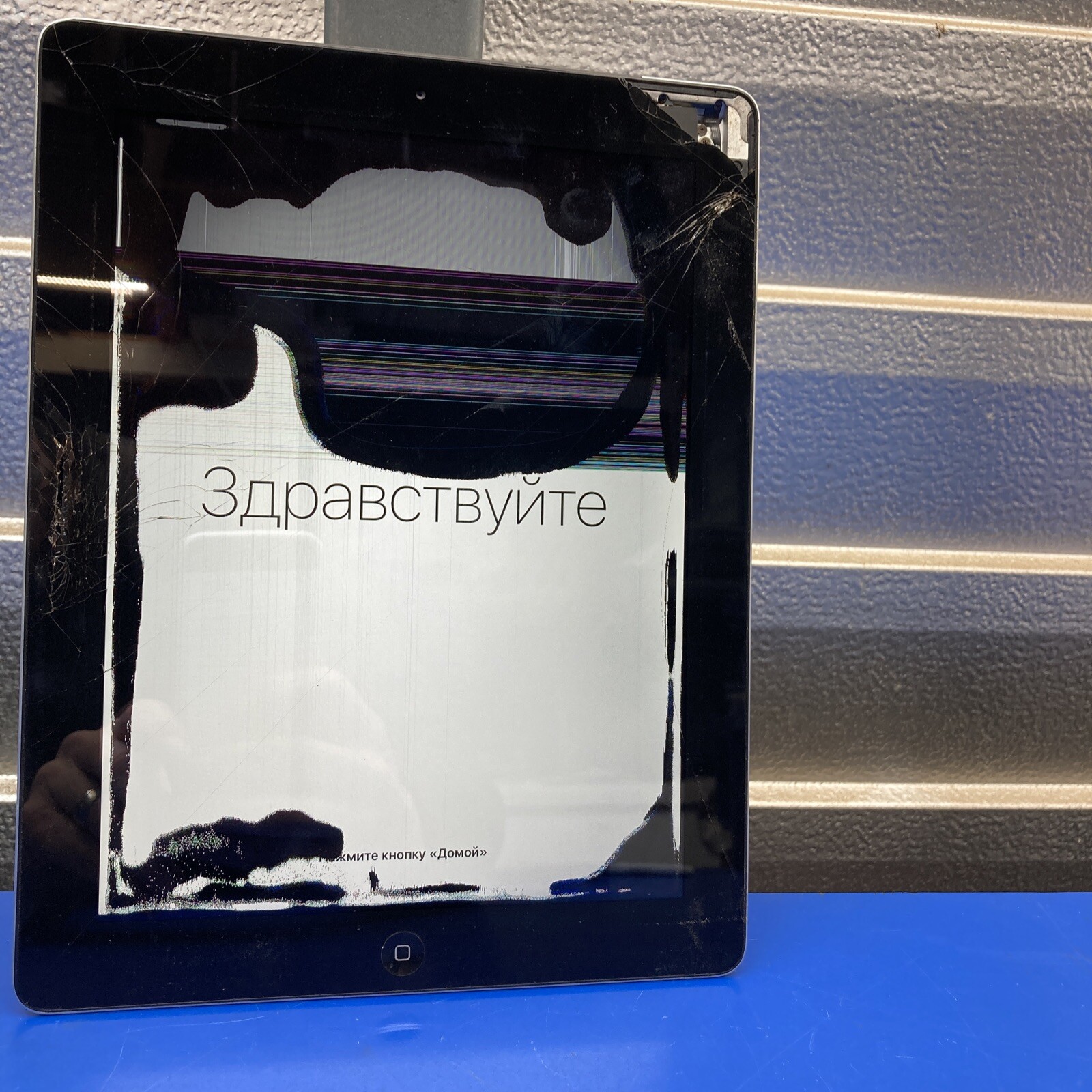 Apple iPad 4th Gen (A1460) Silver & Black – For Parts –