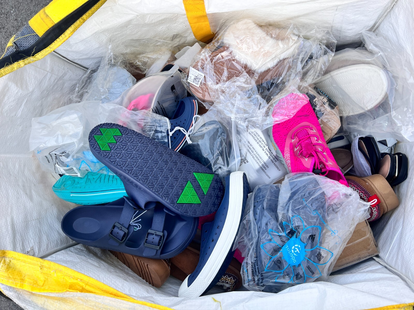 Amazon Liquidation Wholesale Overstock Returns Mixed Lot CLOTHES  SHOES
