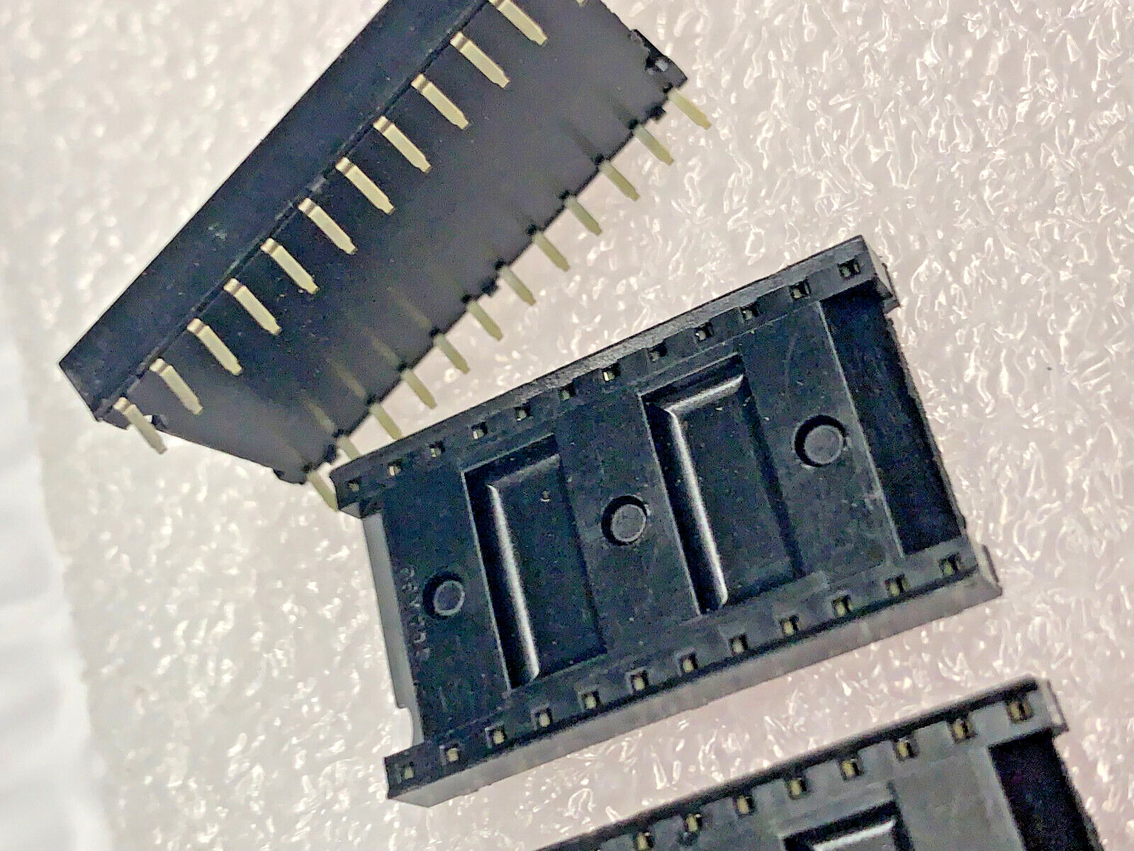 24 Pin Wide DIP IC Socket, 11/16″W X 1-1/8″L, lot of 6