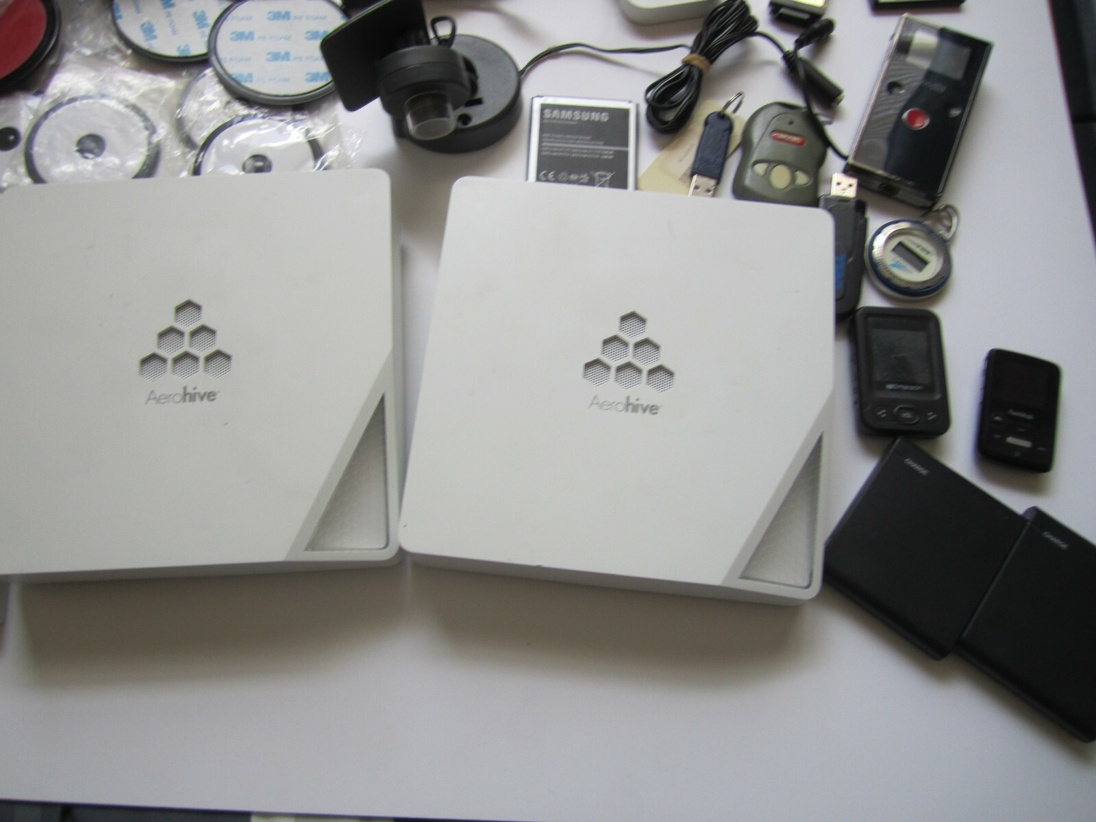 Mixed Lot of Electronics,Car Windshield Suction Cup Mount, mice, etc, E