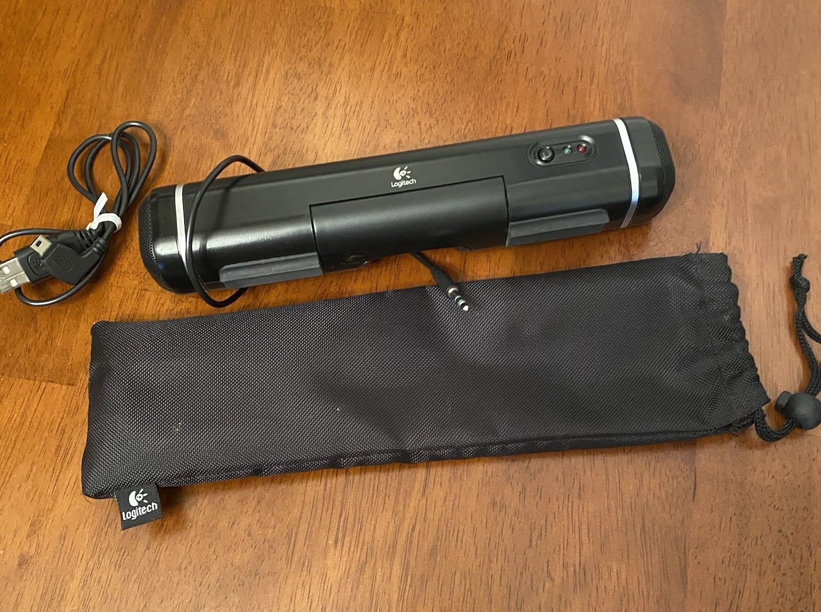 Logitech Speaker For Ipad To Provide Sound Quality With Charger And Storage Bag