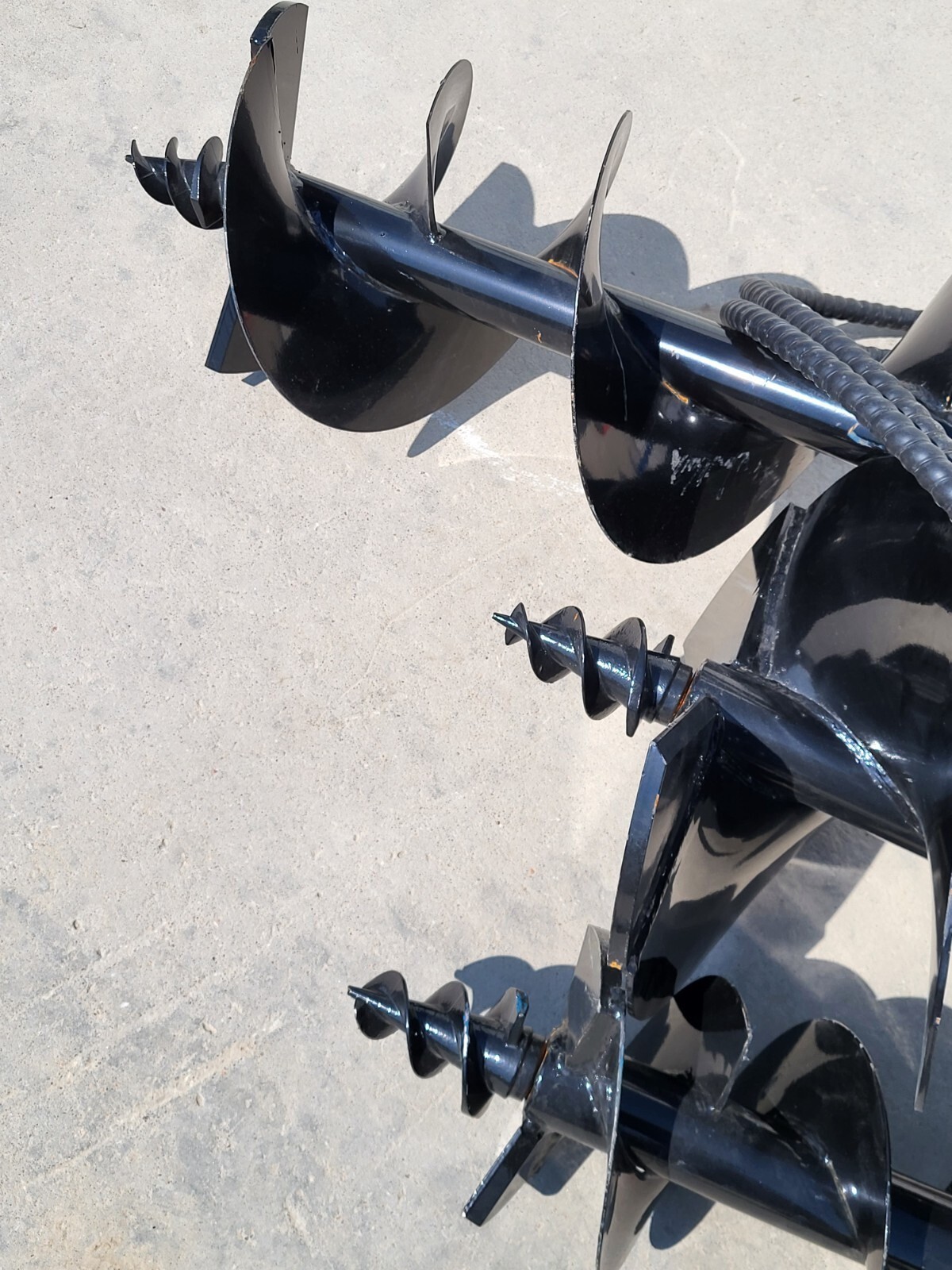 New Skid Steer Hydraulic Auger Attachment Post Hole DiggerIncludes 8″, 12″ & 16″
