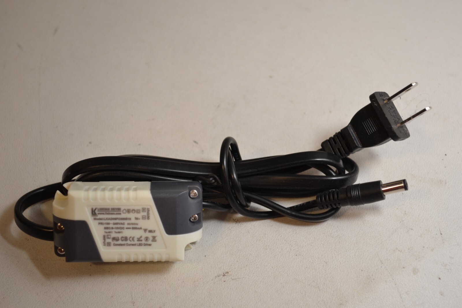 Linkuan Driver LKAD06FC050010 input: 100~240VAC Output: 9~10VDC =500mA