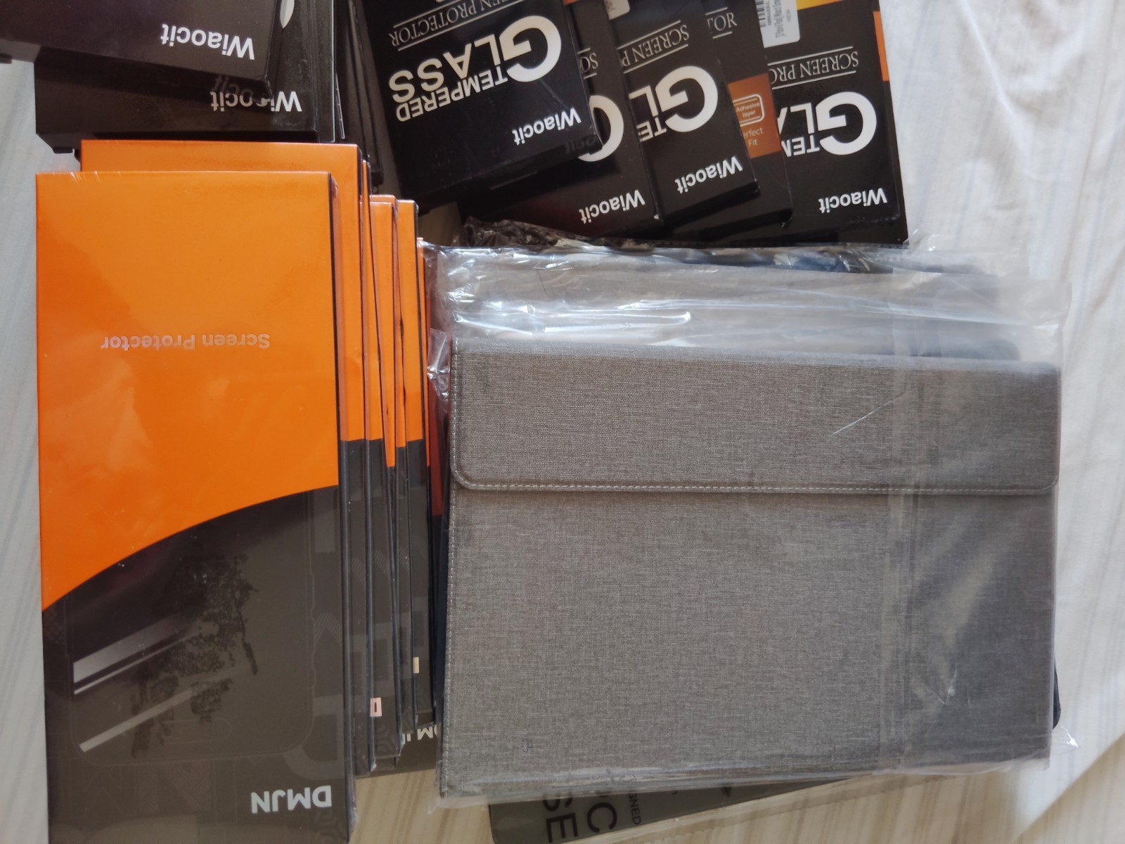 36PC NEW IPHONE + TABLET ACCESSORY RESELLER LOT – ALL SEALED iPhone 17, 13, 14