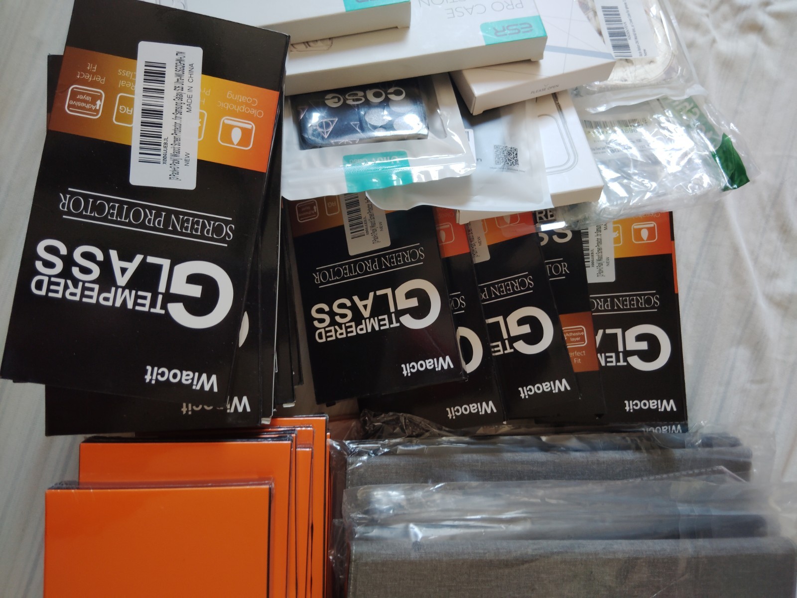 36PC NEW IPHONE + TABLET ACCESSORY RESELLER LOT – ALL SEALED iPhone 17, 13, 14