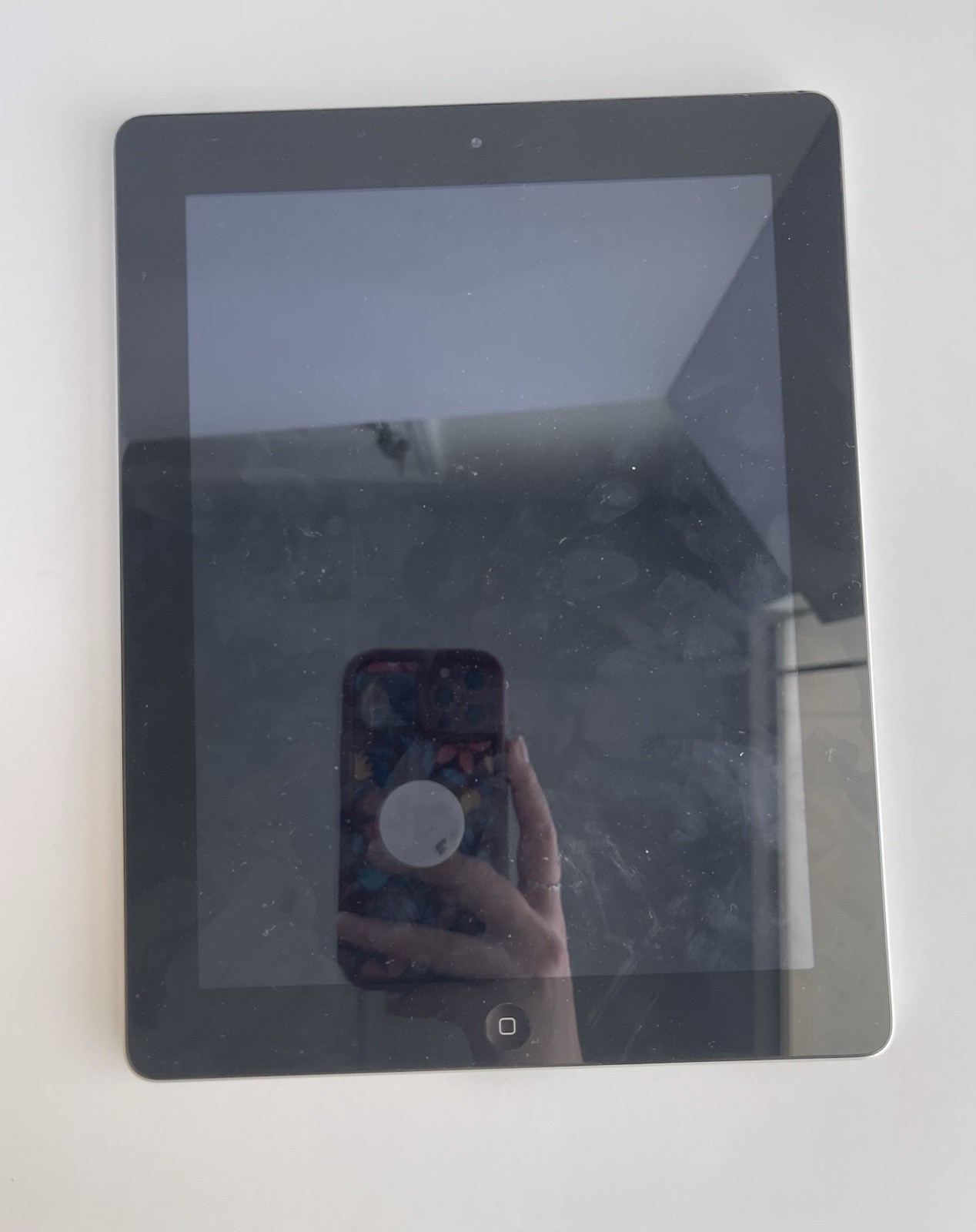 Apple iPad 2 A1395 16GB 9.7in Tablet (2011) w/ Camera & Apple iPhone 5 BUNDLE