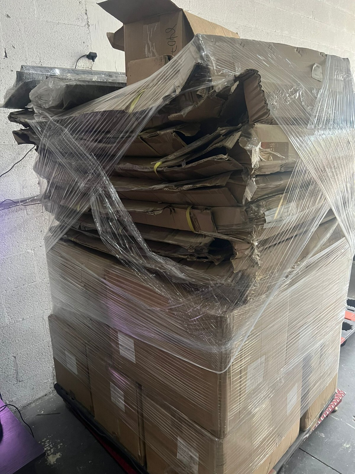 🔥 WHOLESALE OPPORTUNITY Pallet of Premium Vehicle Accessories – NEW 🔥..