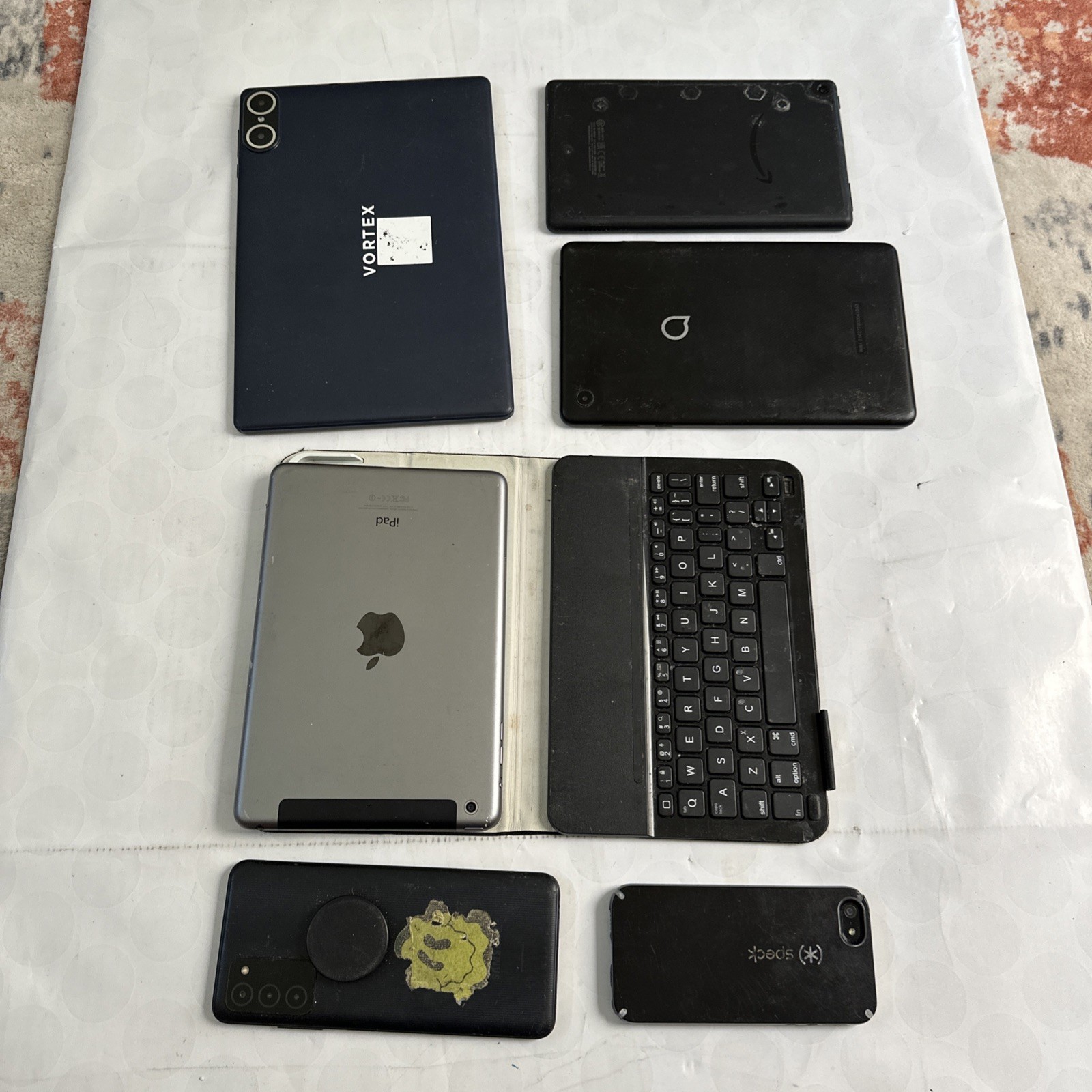 Lot’s of phone in and tablets. (#39).