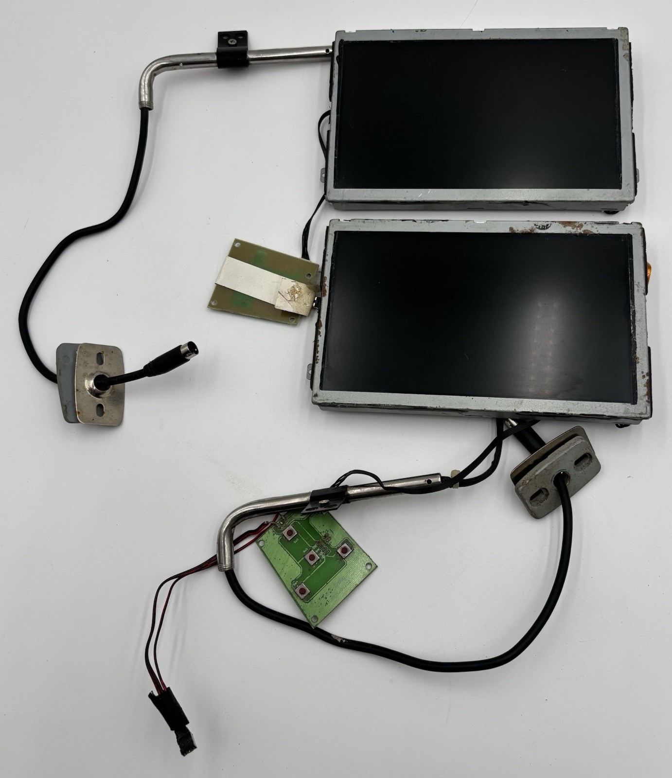 Bundle of Vintage Vehicle Electronics
