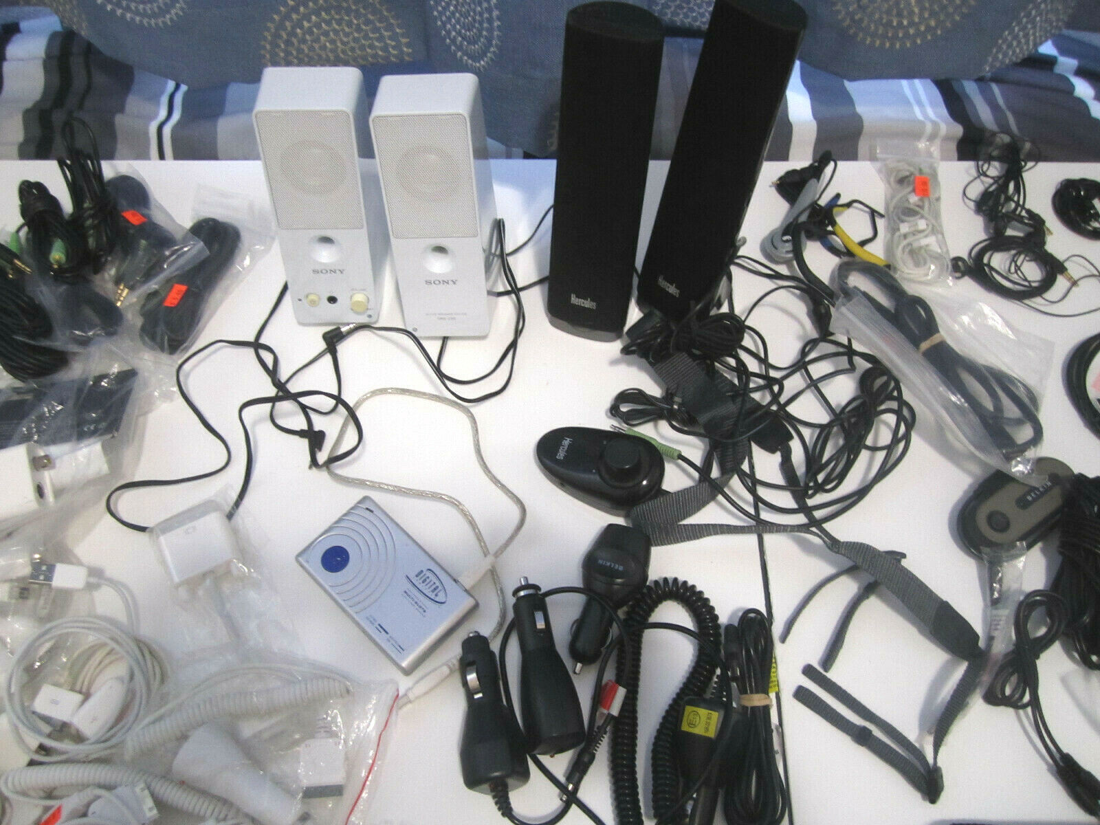 Lot of electronics, Assorted camera straps , Assorted cables and more ZZ