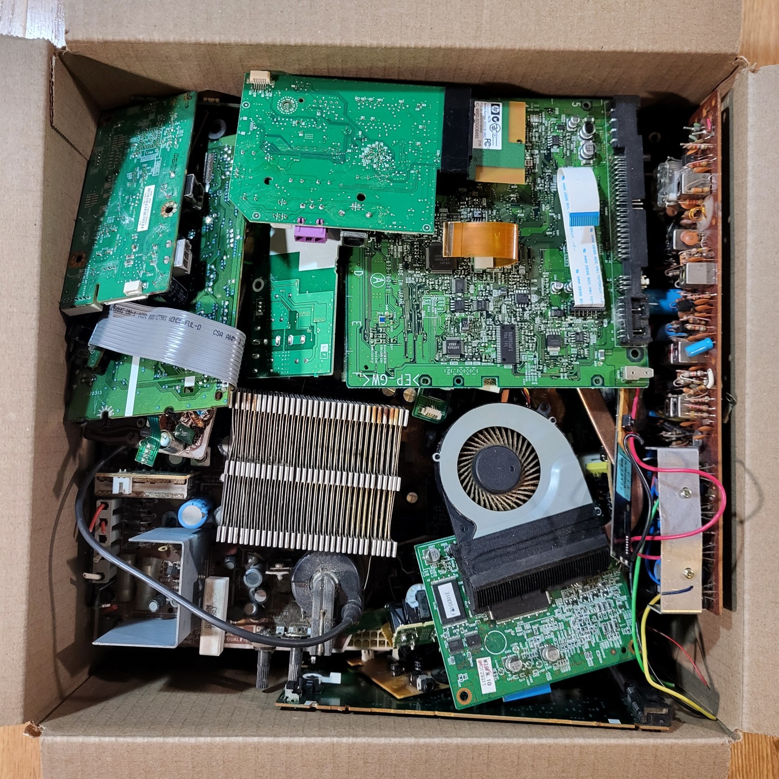 Mixed Lot Circuit Boards Parts Scrap Use Gold Silver Copper Aluminum 8 Lbs