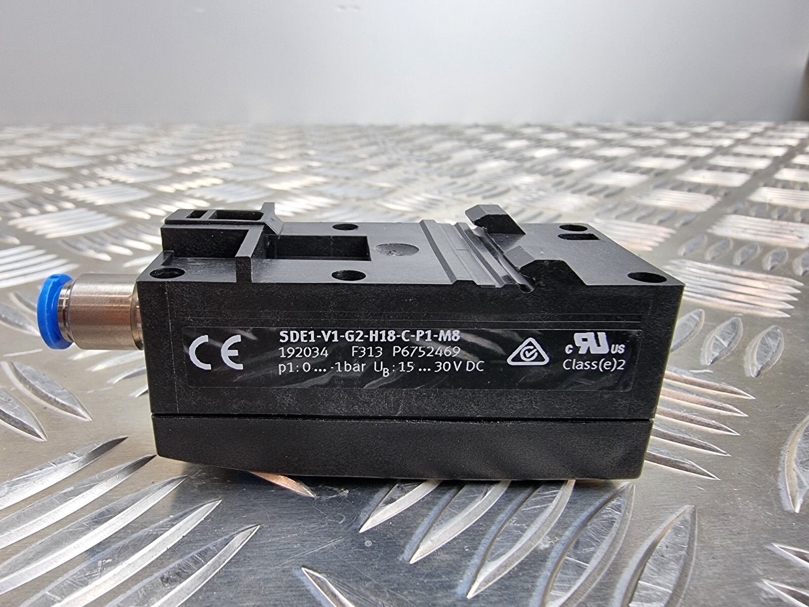 Festo pressure sensor SDE1-V1-G2-H18-C-P1-M8