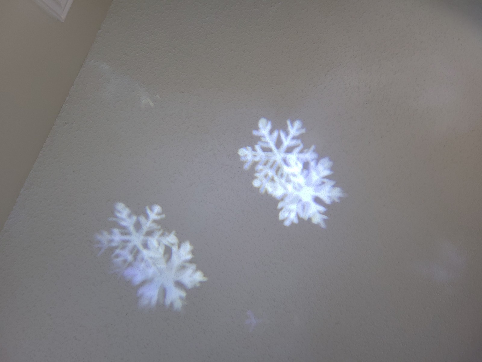 Christmas Star Tree Topper with Built-in Led Snowflake Projector Lights Hollowed