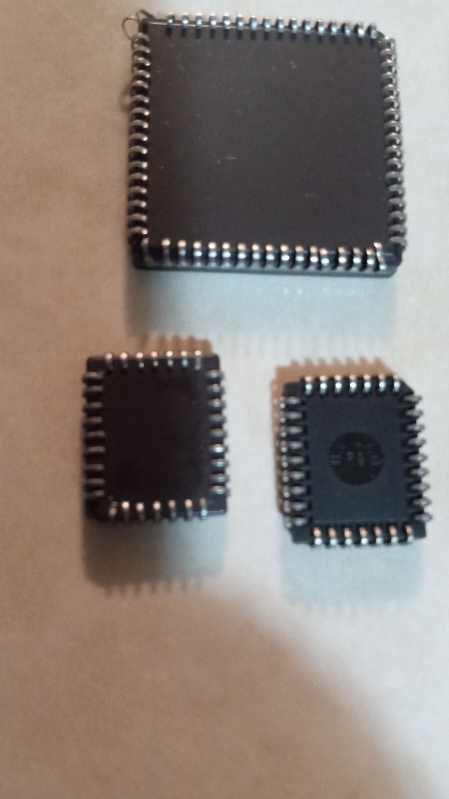 Miscellaneous Electronics Chips Lot of 6. Not sure what they are