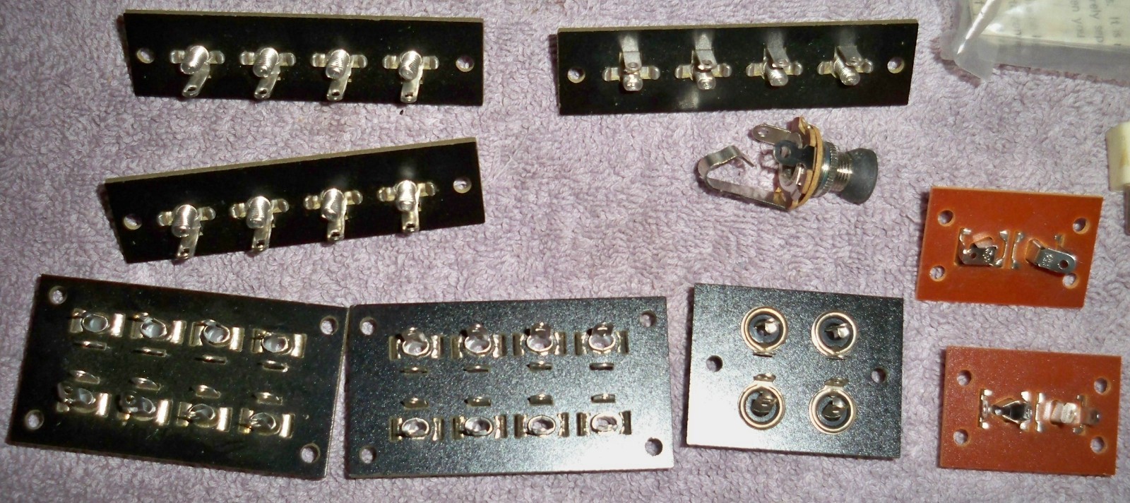 Mixed LOT of Electronics/Terminals Strips Block, TV/FM Plugs,Speaker Cable Jacks