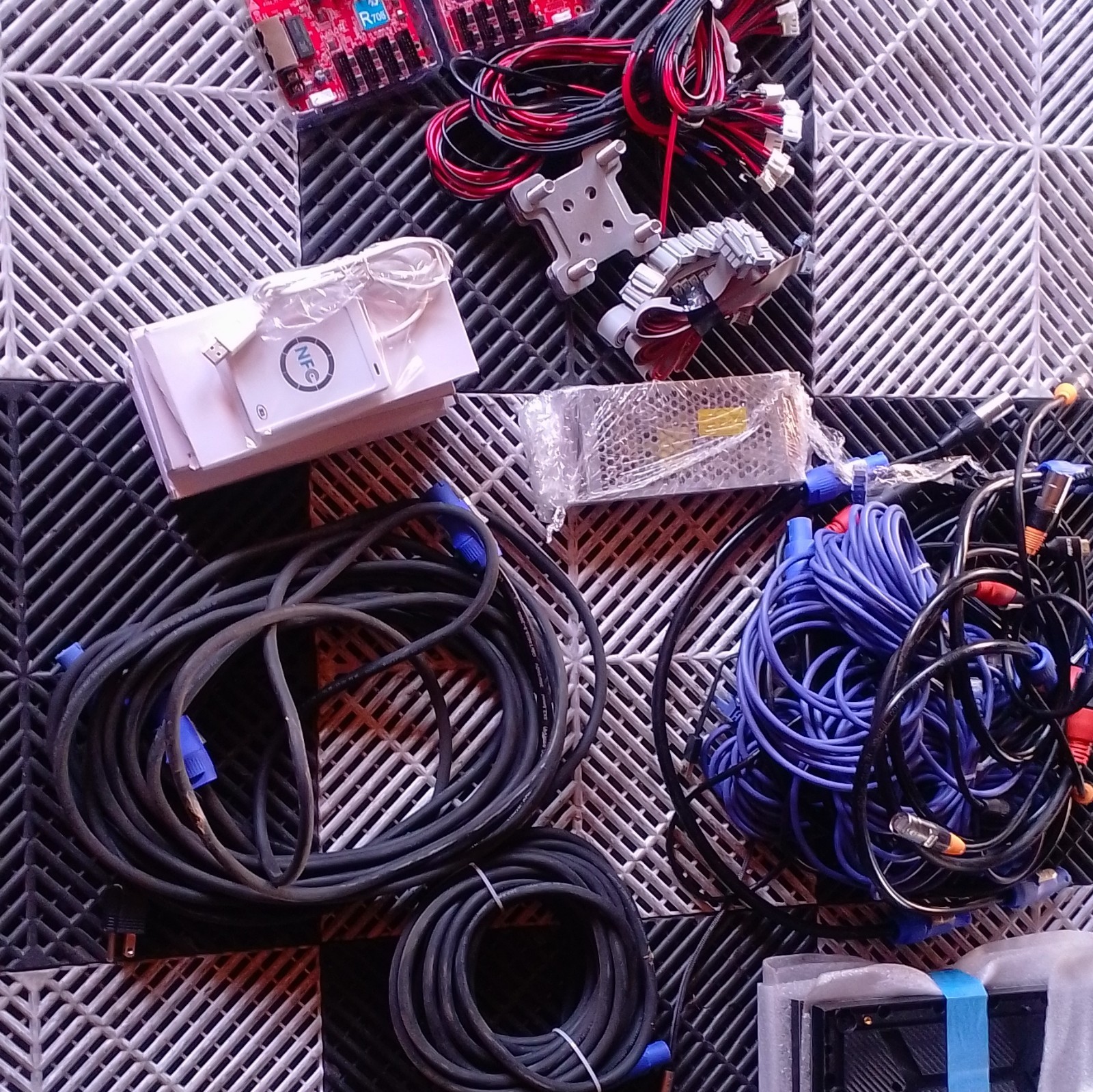 NFC Dual-Mode LF Consumer Electronics Mixed Lot w/ NFC Reader, Cables