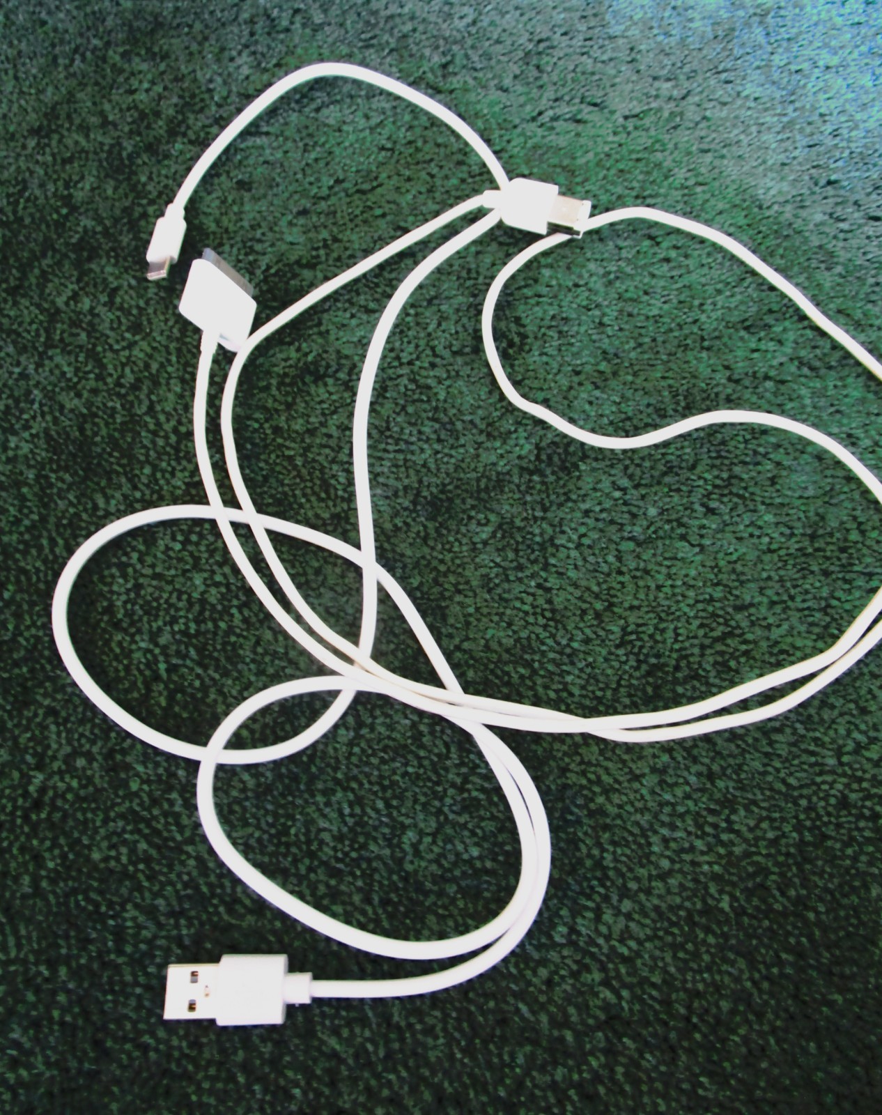 LOT OF 7 VARIOUS UBC CORDS-MOSTLY APPLE–BONUS NEW APPLE EAR PODS