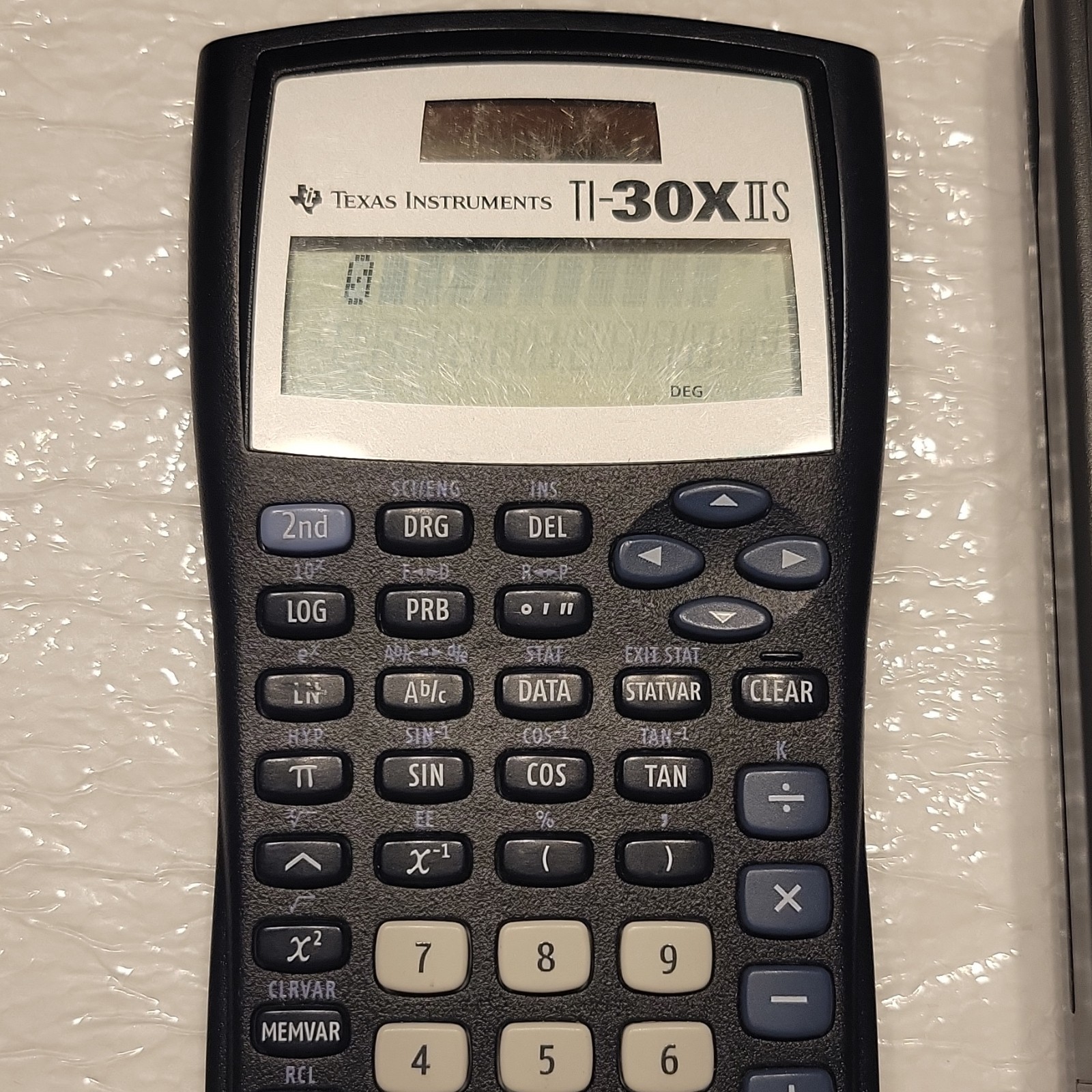 HP & Texas Instruments Calculators Lot w/ Cases: HP 17B II TI-30X IIS TI-82