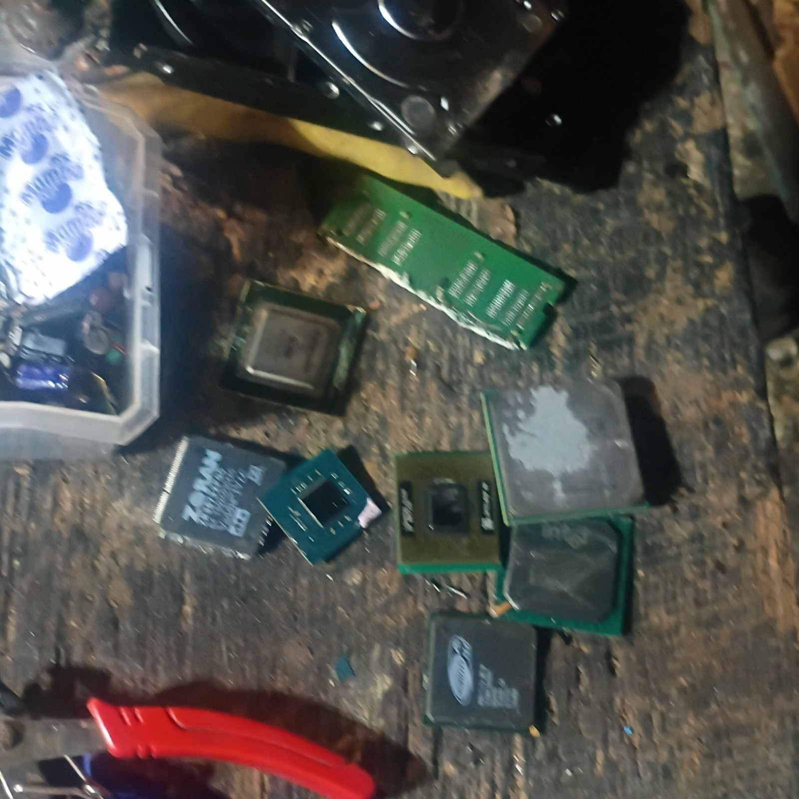 Intel Samsung Zoran Mixed Lot PCBs Circuit Boards CPUs RAM Hard Drive Parts