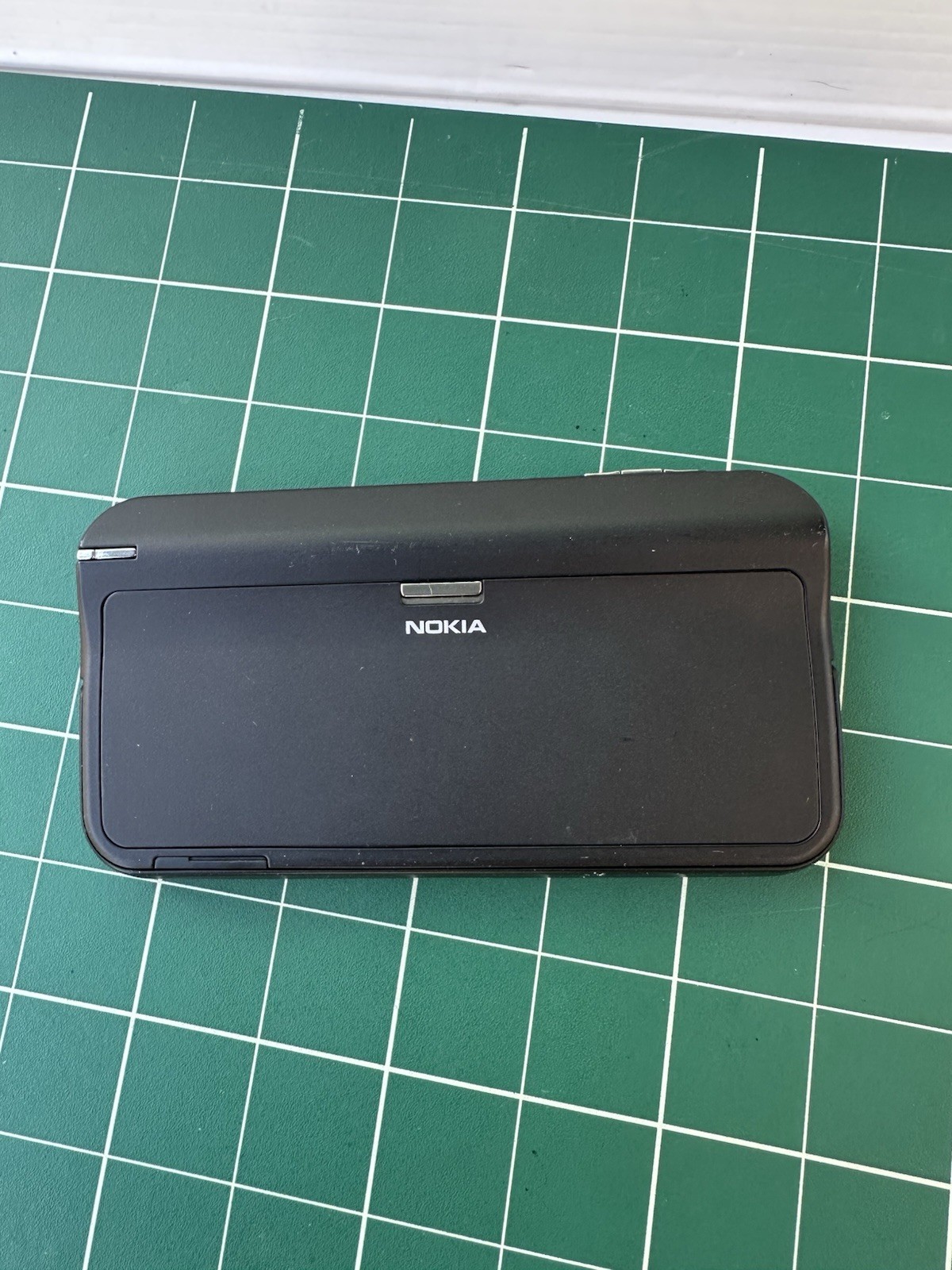 Nokia N800 RX-34 Tablet Silver Black Bluetooth Wi-Fi- No Charger- Untested! Bin7