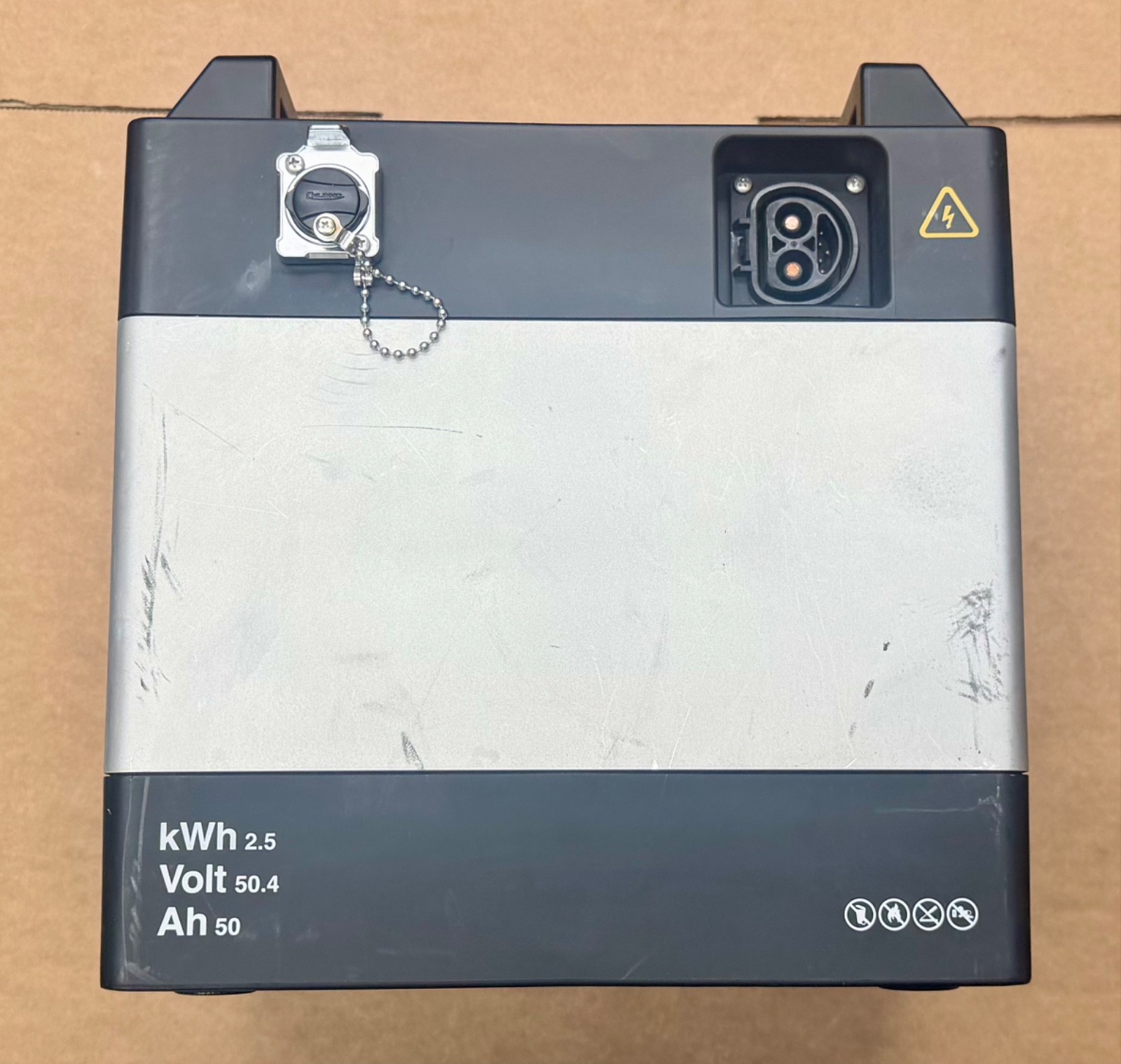 CAKE Osa power pack doubles as charging workstation lithium 5V 12v outlet