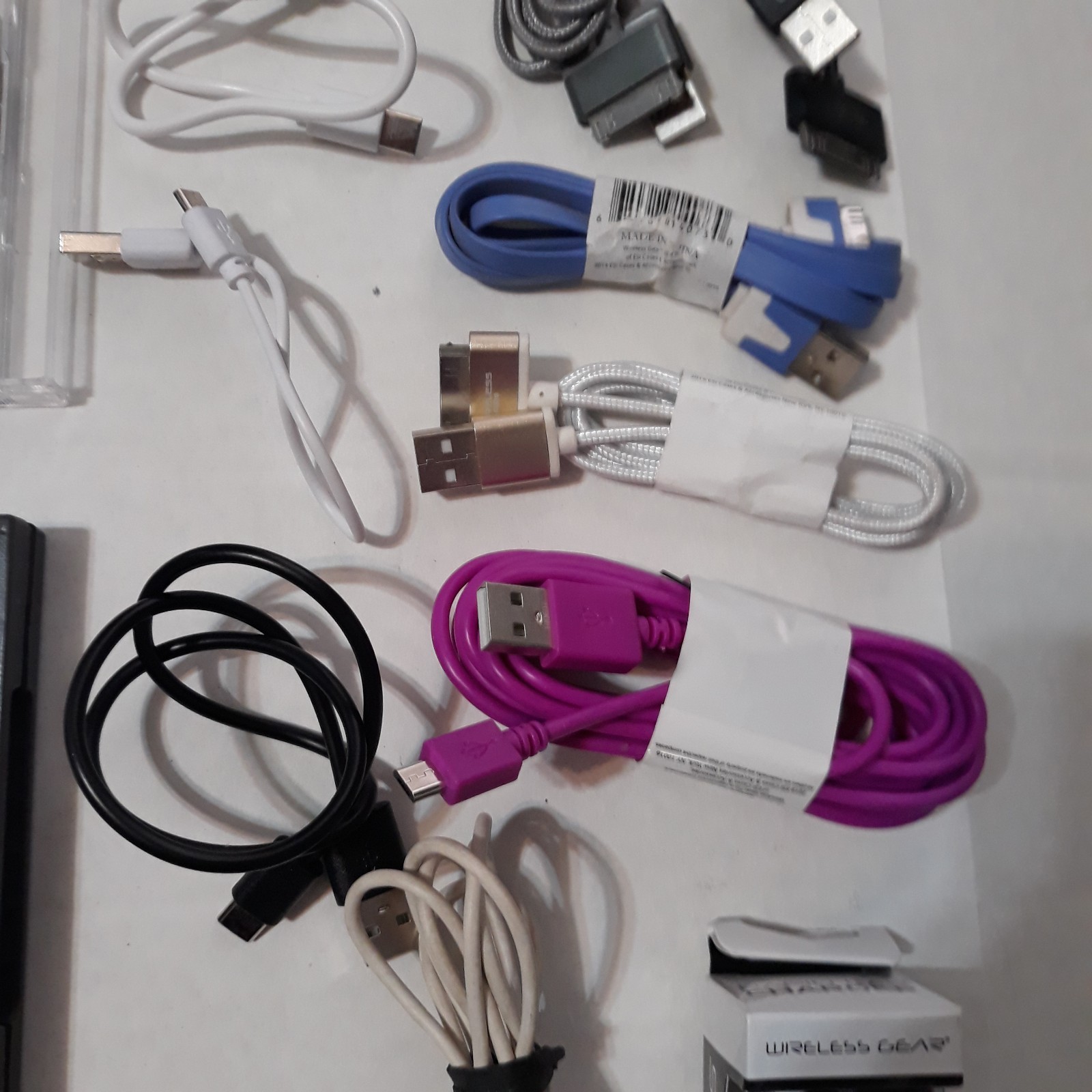 MIXED LOT ELECTRONICS – EARPHONES,PHONEChargers, FINAL FANTASY+MORE SEE PICTURES