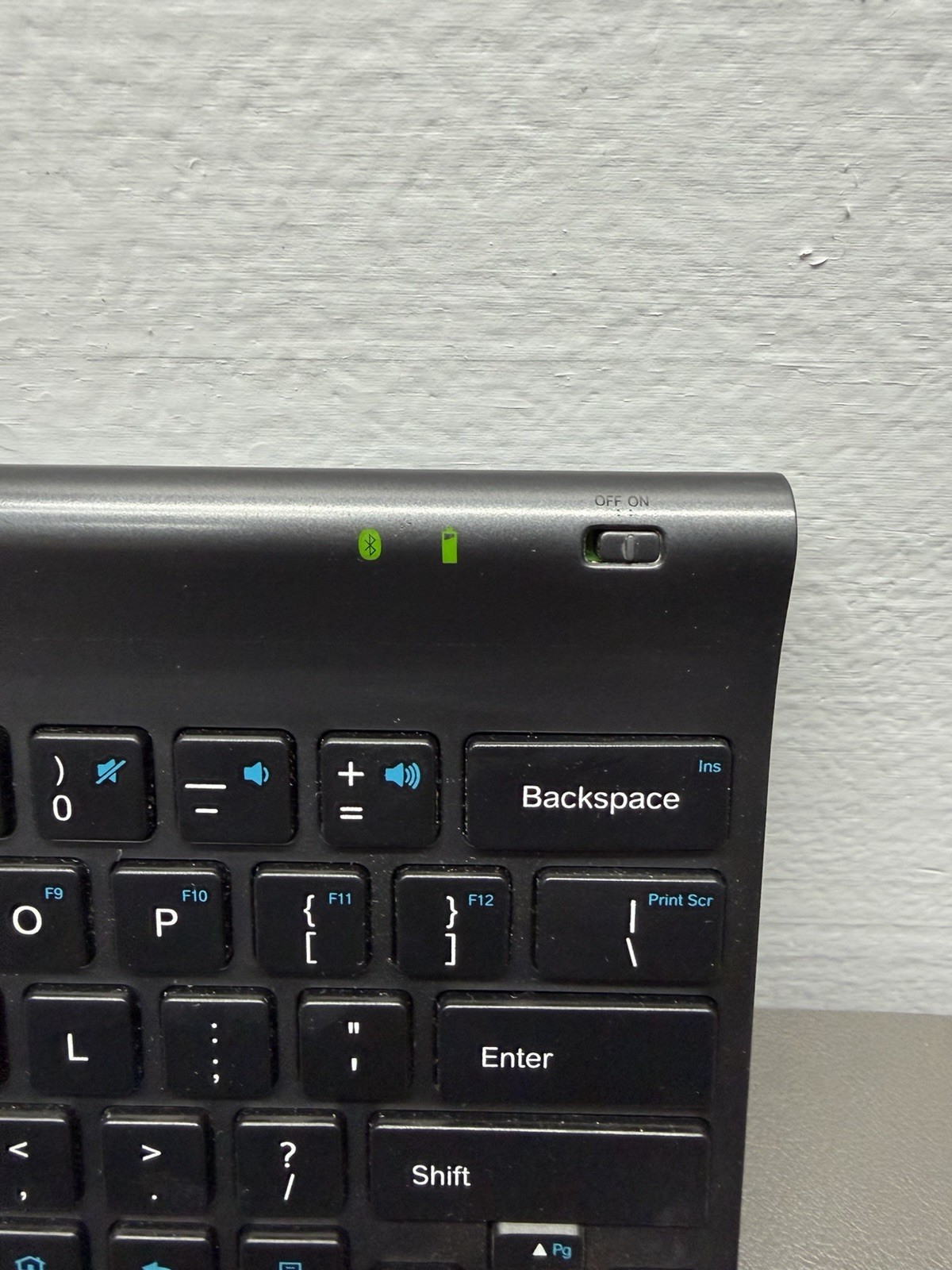 Logitech Y-R0034 Tablet Keyboard Case for iPad Android Bluetooth Wireless USED*