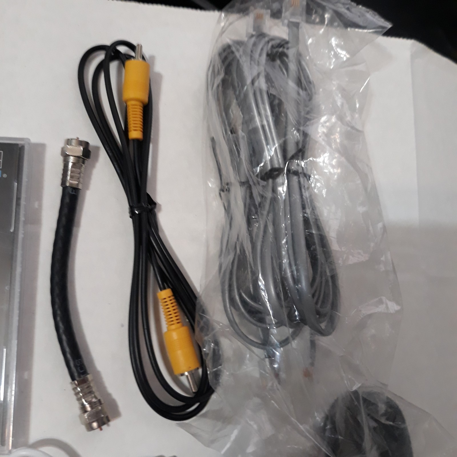 MIXED LOT ELECTRONICS – EARPHONES,PHONEChargers, FINAL FANTASY+MORE SEE PICTURES